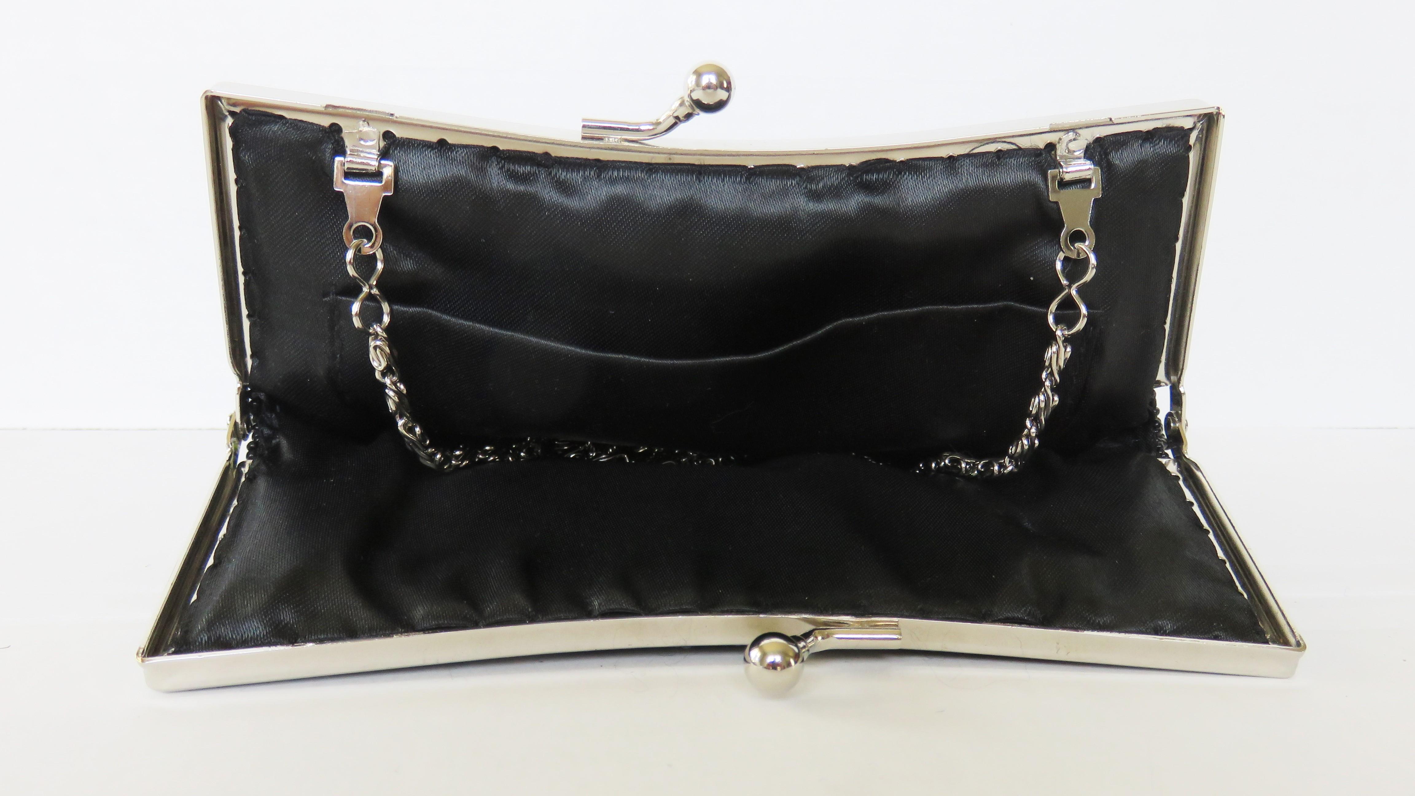 Pochette con perline e ricami e tracolla a catena opzionale 1980s in vendita 2