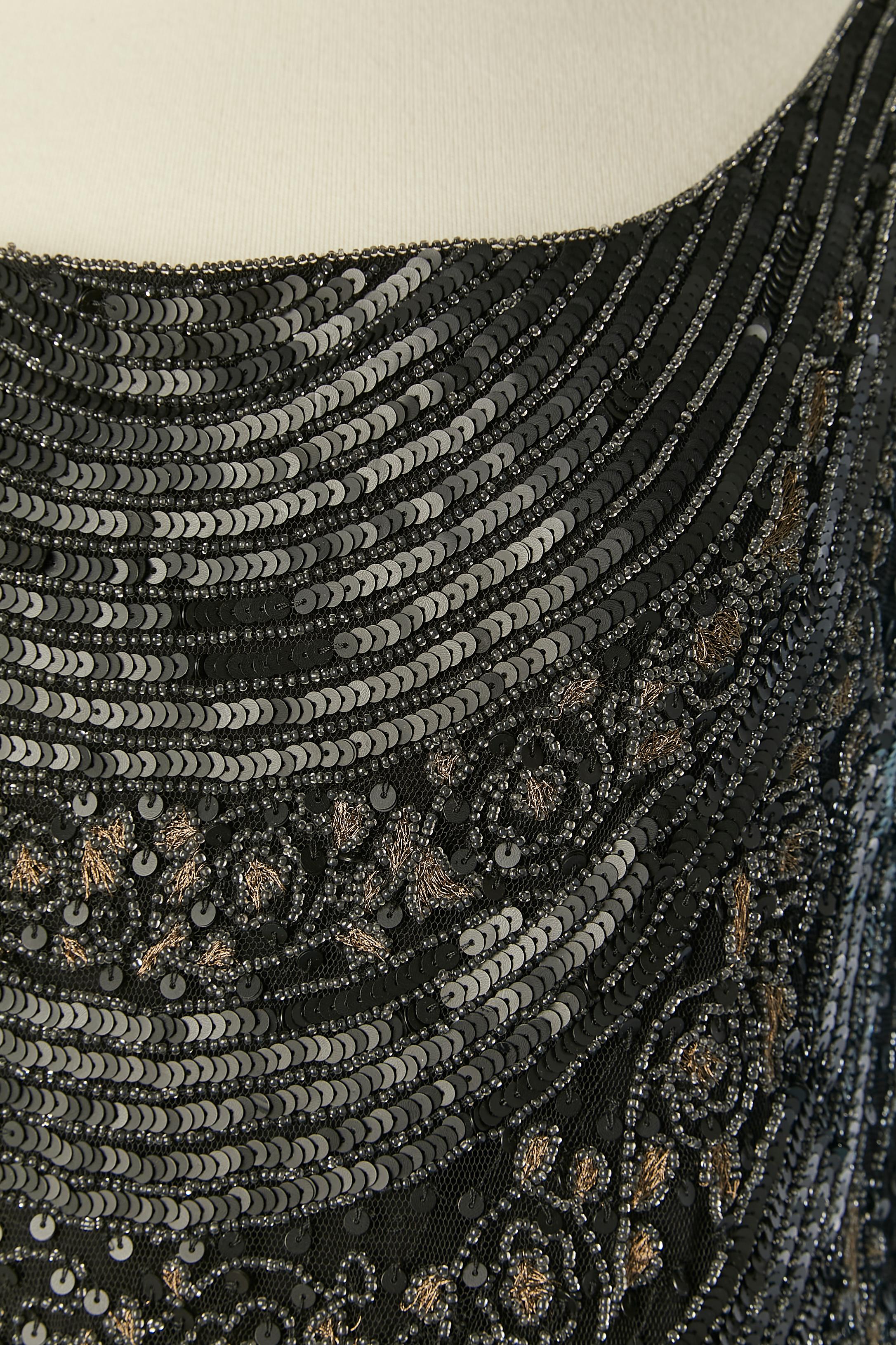 Beaded and sequin Flapper dress 1920's inspiration. Shell composition: 100% nylon, Lining: 100% silk. 
SIZE 2 on tag but fit M 