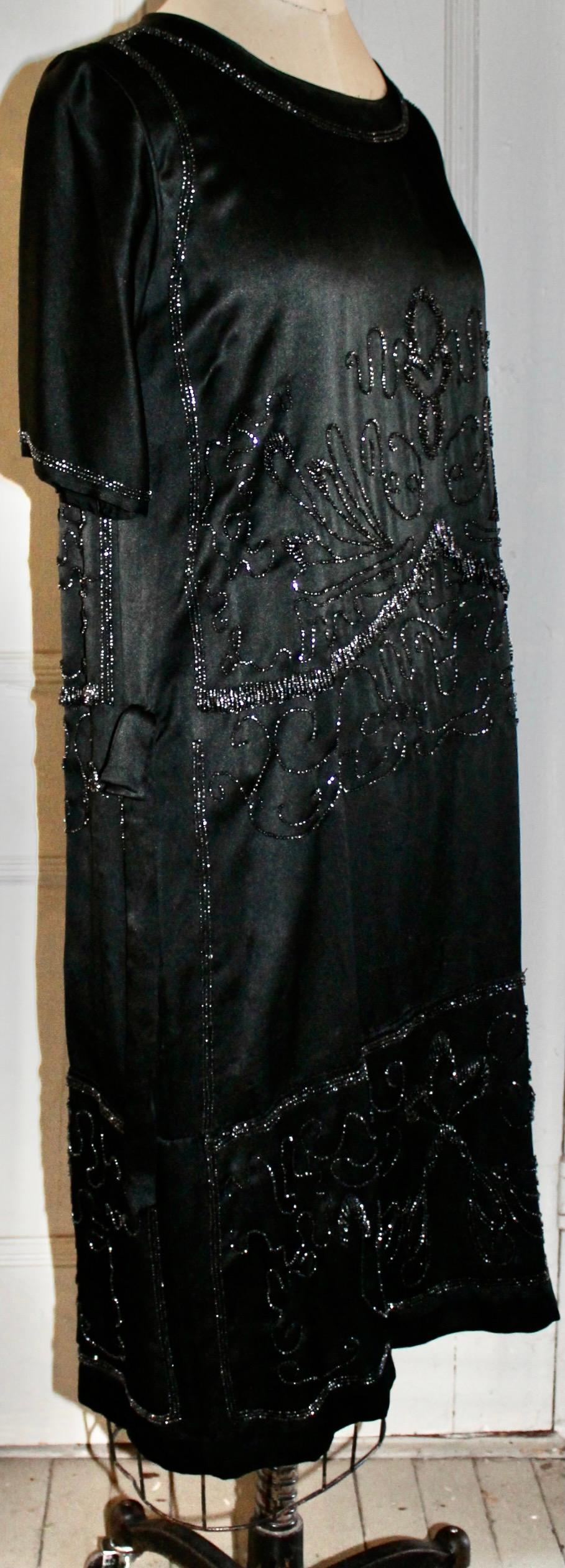 Vestido de flapper de seda negra con cuentas en venta 1