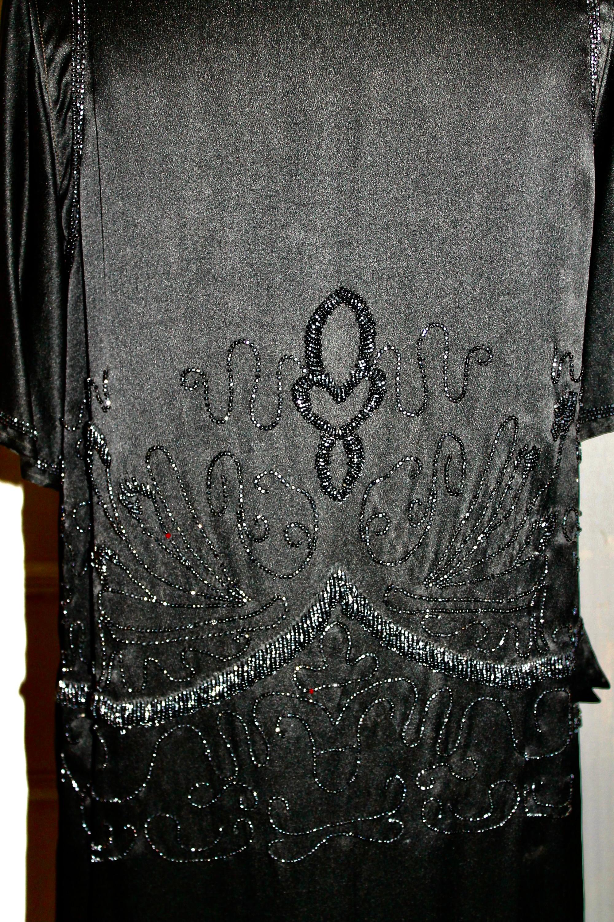 Perlenbesetztes Flapper-Kleid aus schwarzer Seide im Angebot 4