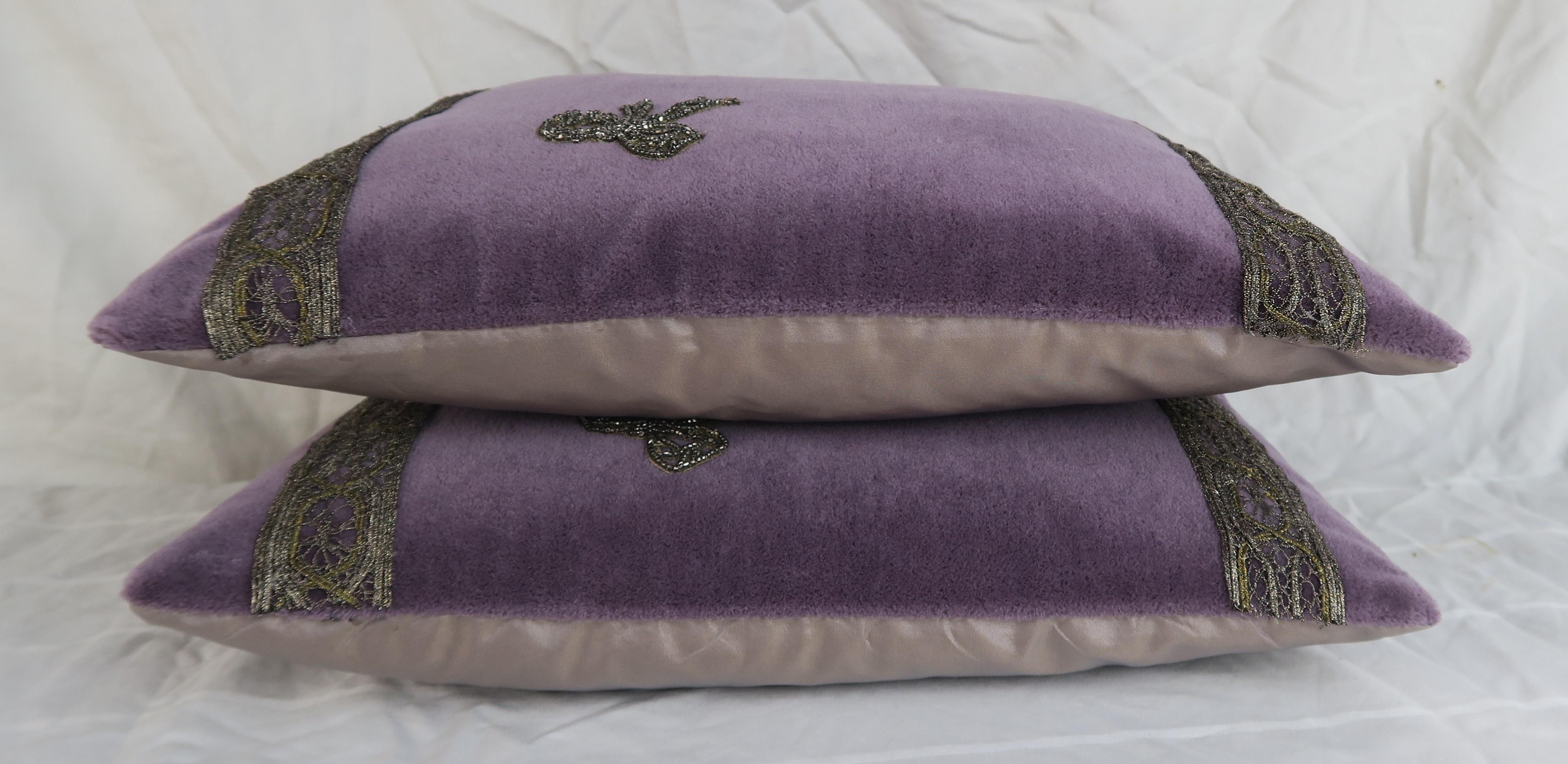 Beaded Bow Appliquéd Purple Velvet Pillows, Pair In Excellent Condition In Los Angeles, CA
