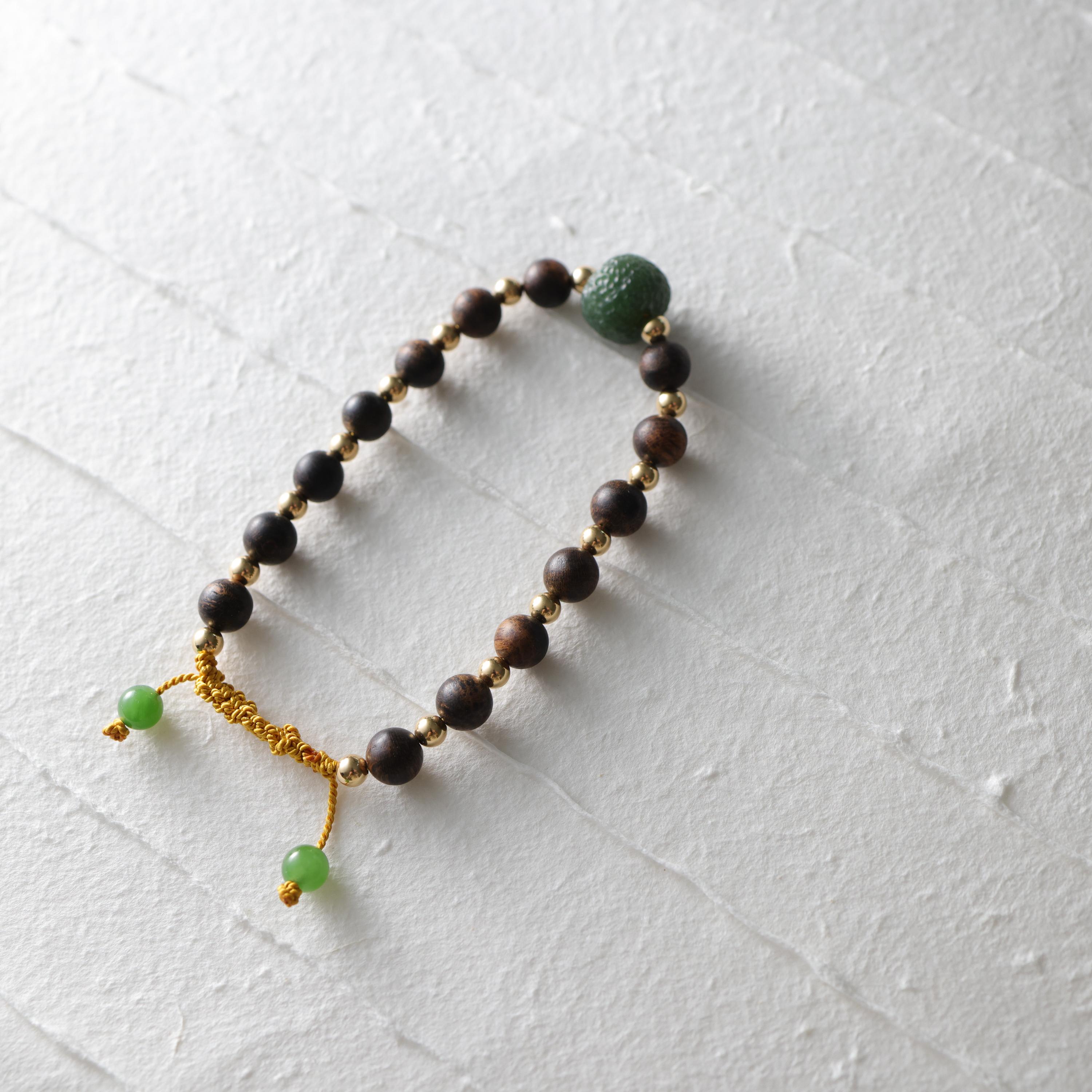 Bracelet Agarwood, 18K Gold, Fine Nephrite, Silk, 8.5