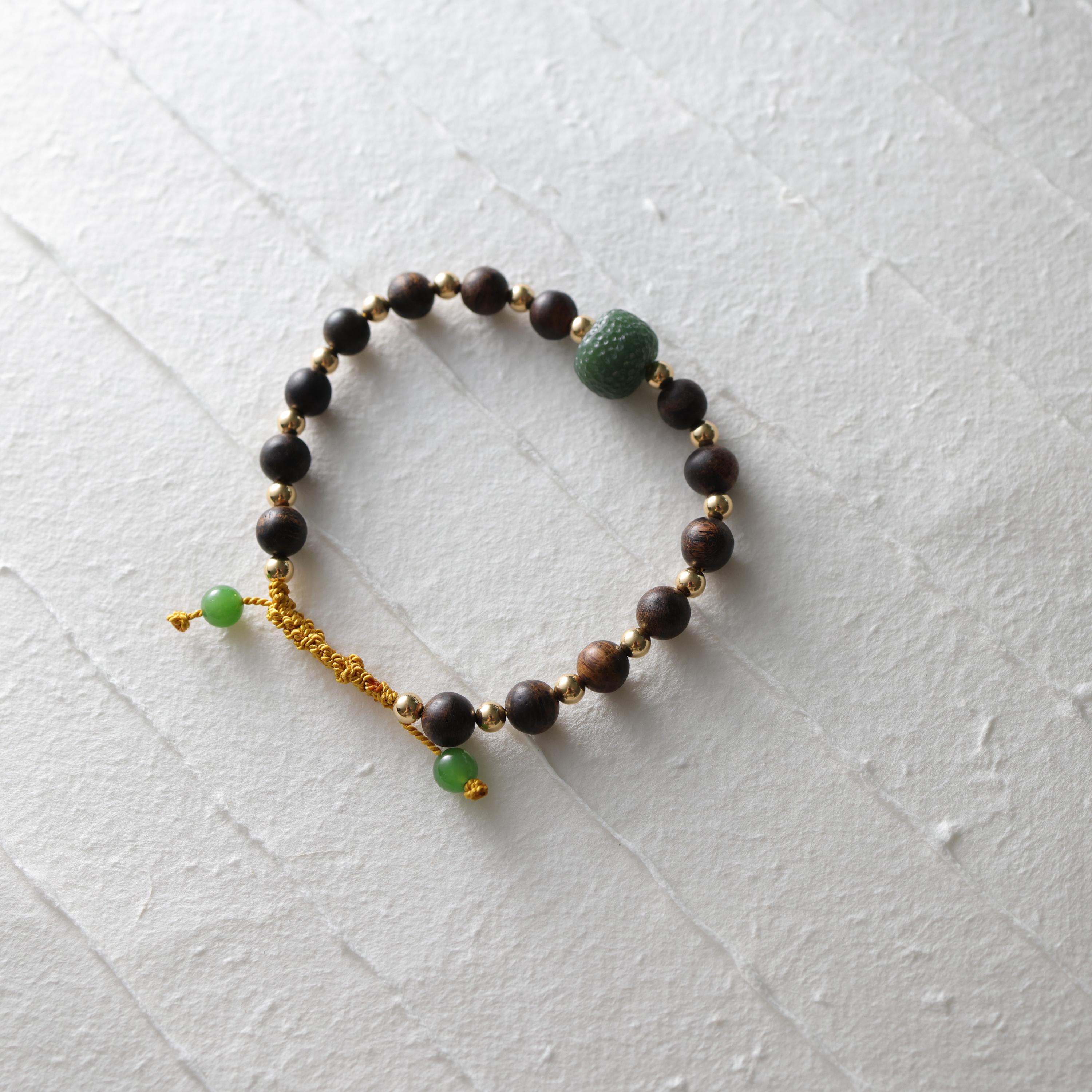 Bracelet Agarwood, 18K Gold, Fine Nephrite, Silk, 8.5