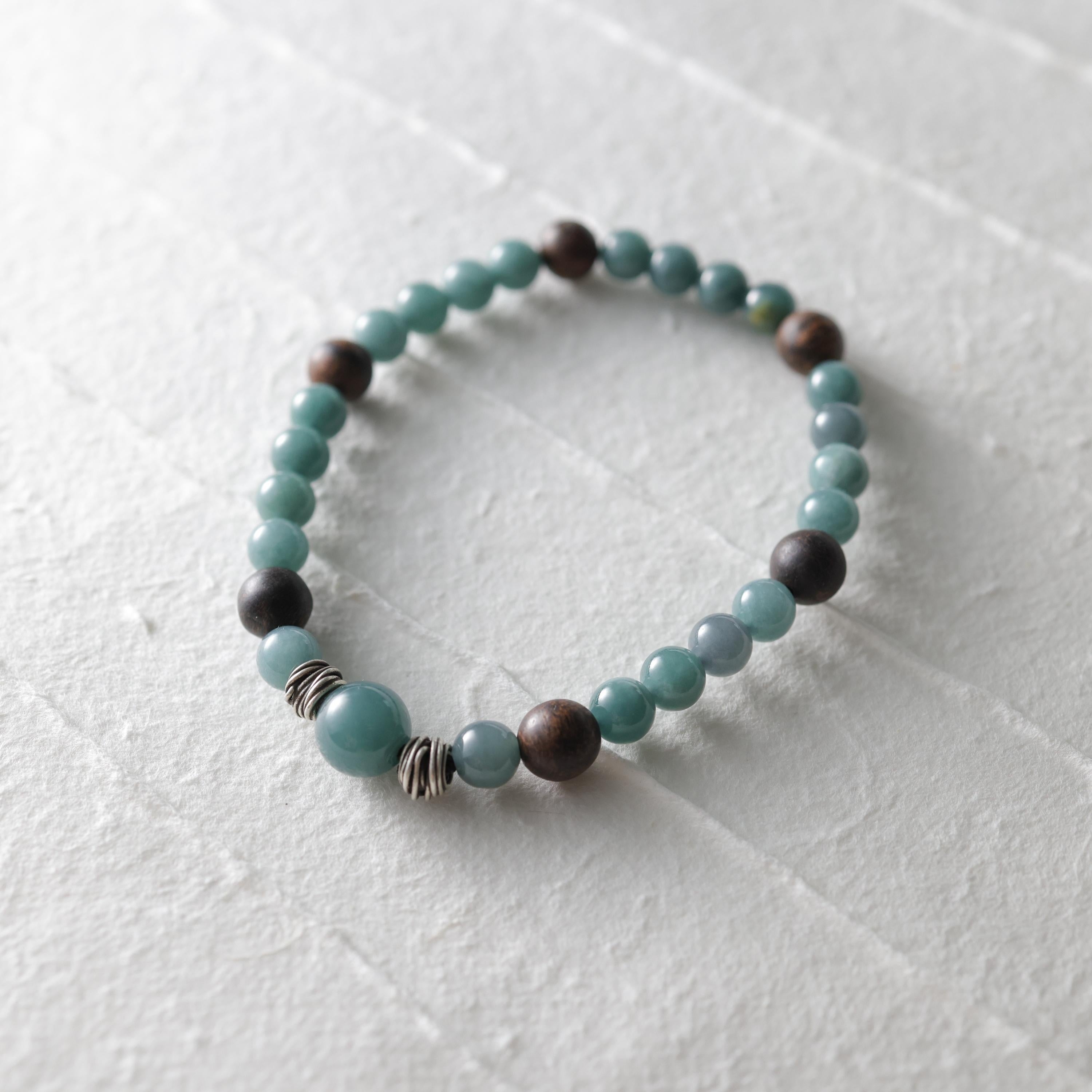 Jade Bracelet, Stretch, Guatemala Jadeite, Silver, and Agarwood In New Condition For Sale In Southbury, CT