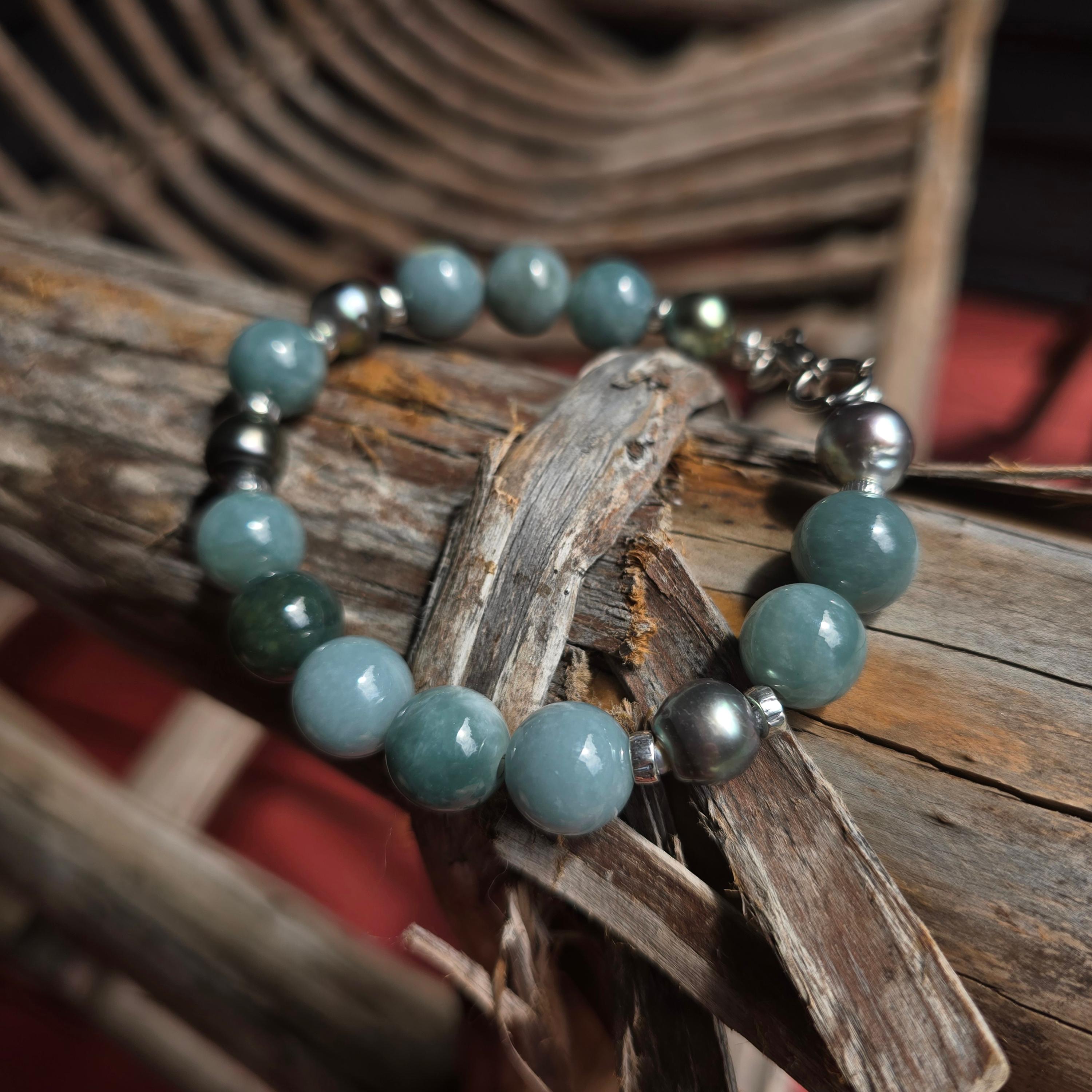 Bracciale di giada e perla di Tahiti, giadeite del Guatemala, filo e chiusura in titanio in vendita 6