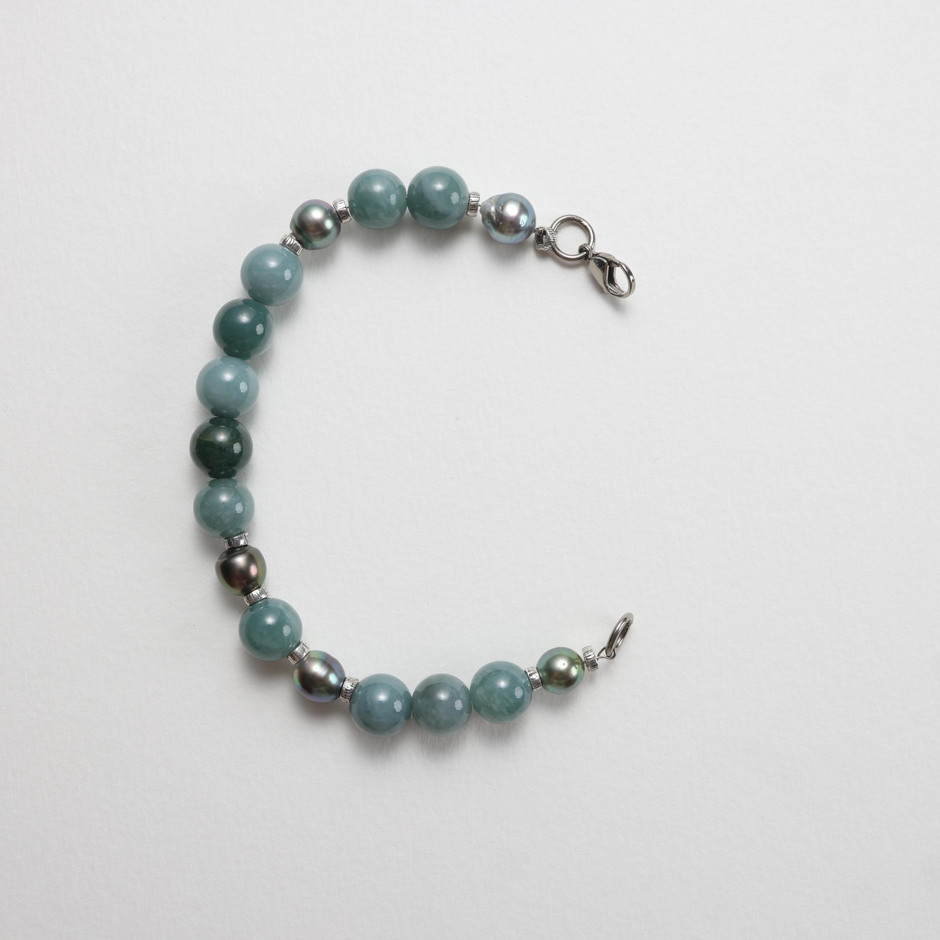 Bracciale di giada e perla di Tahiti, giadeite del Guatemala, filo e chiusura in titanio In condizioni Nuovo in vendita a Southbury, CT
