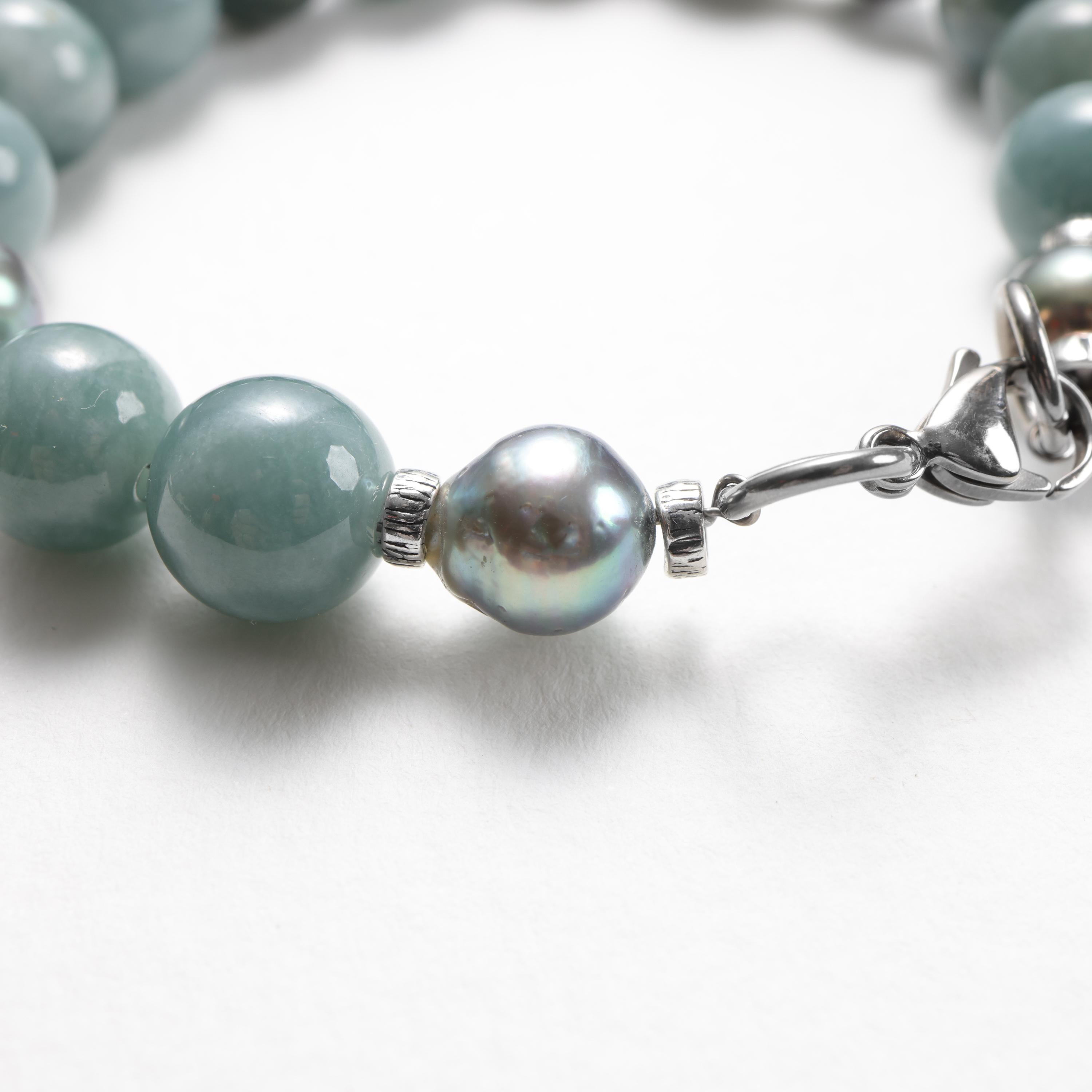 Bracciale di giada e perla di Tahiti, giadeite del Guatemala, filo e chiusura in titanio in vendita 1