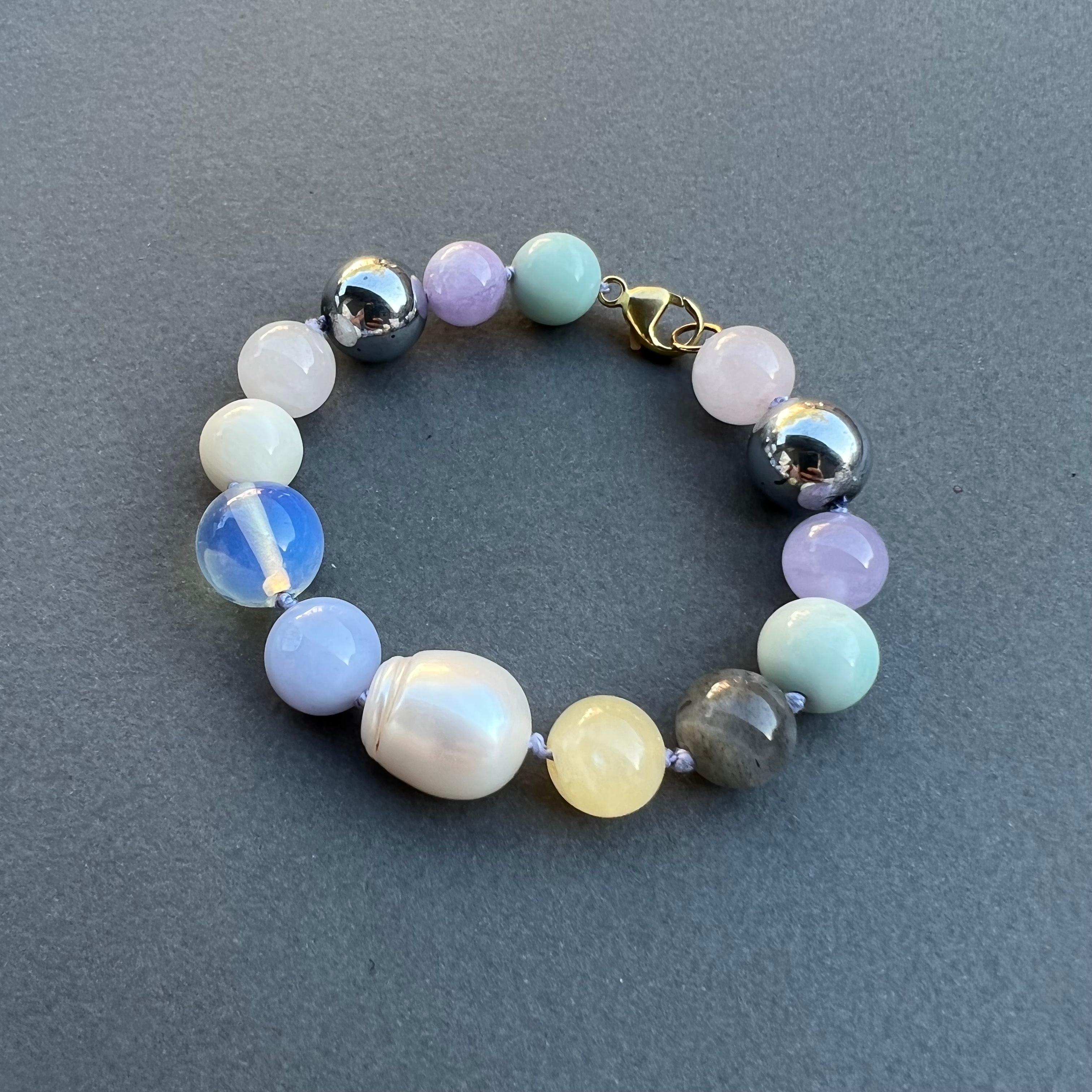 Bead Bracelet Multi color Multi Gem White Pearl J Dauphin

Hand made in Los Angeles with Pastel Silk Threads

Available for immediate delivery