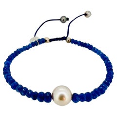 Beaded bracelet with about 18 carat natural sapphires and Tahiti pearl