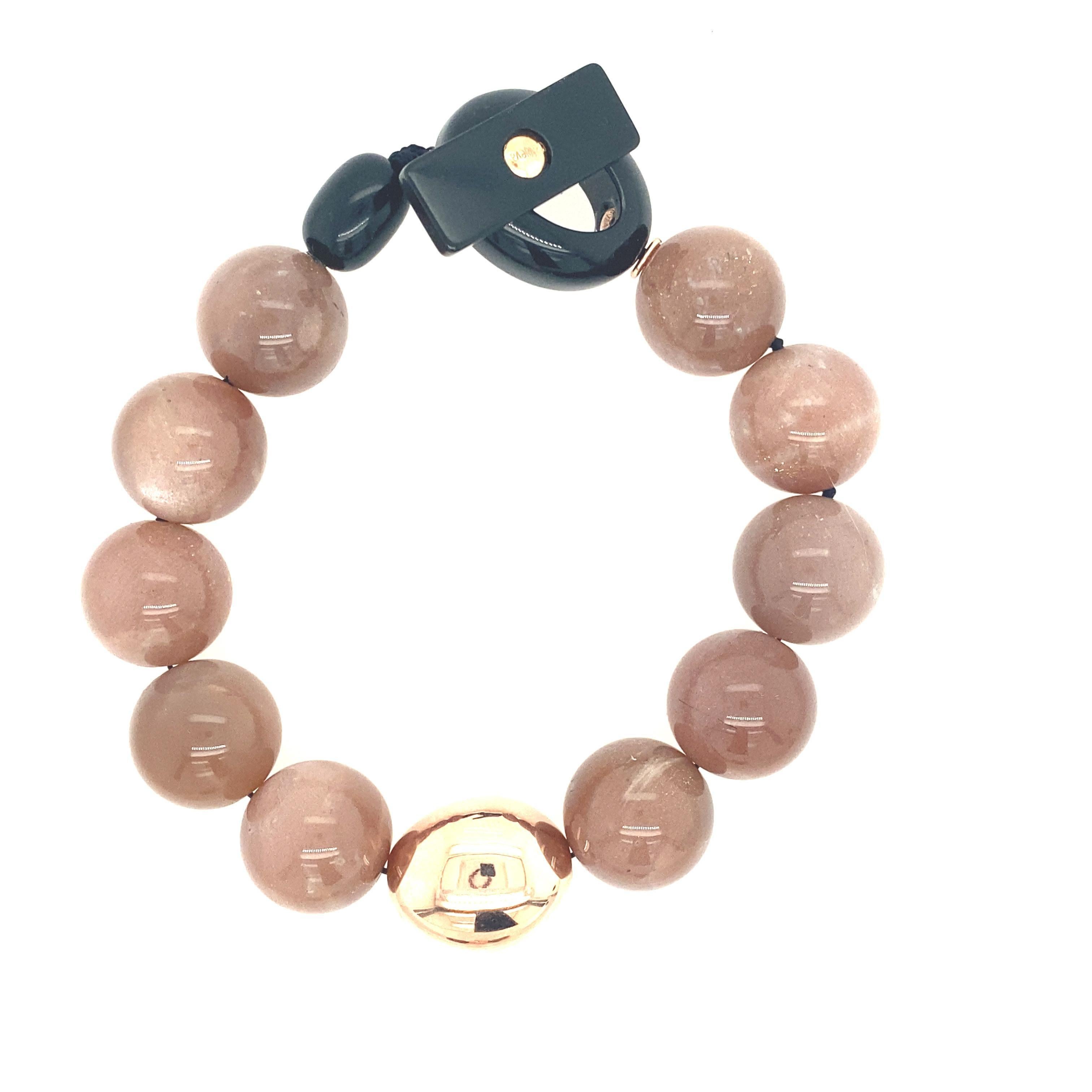 Women's Beaded Bracelet with Peach Moonstone, Gold and Bakelite For Sale