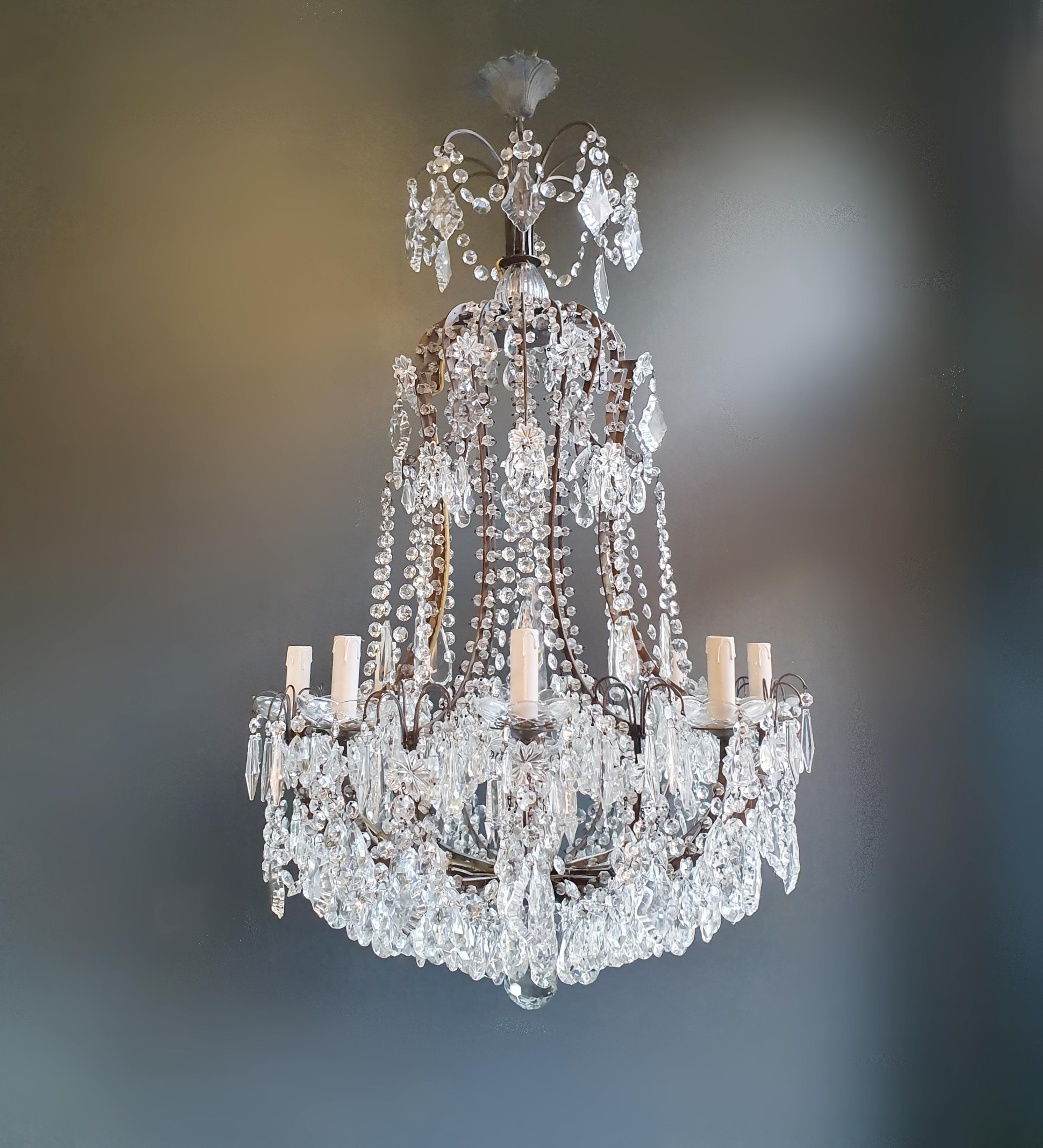**Exquisite Chandelier - Lovingly Restored and Professionally Enhanced in Berlin**

Presenting a captivating chandelier that seamlessly combines timeless elegance with modern functionality. This chandelier, an exquisite piece of artistry, has been
