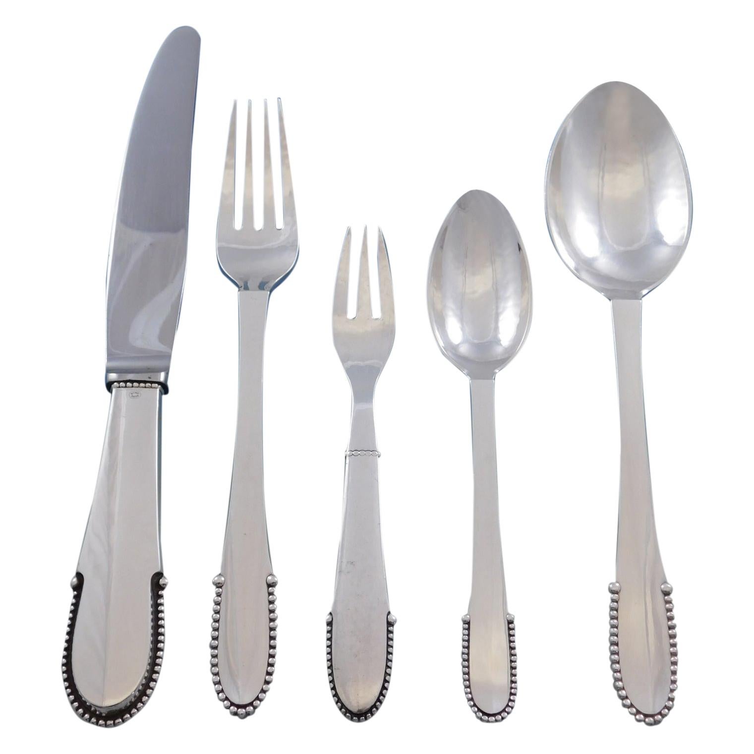 Ensemble de couverts en argent sterling pour 12 personnes Beaded par Georg Jensen, 62 pièces en vente