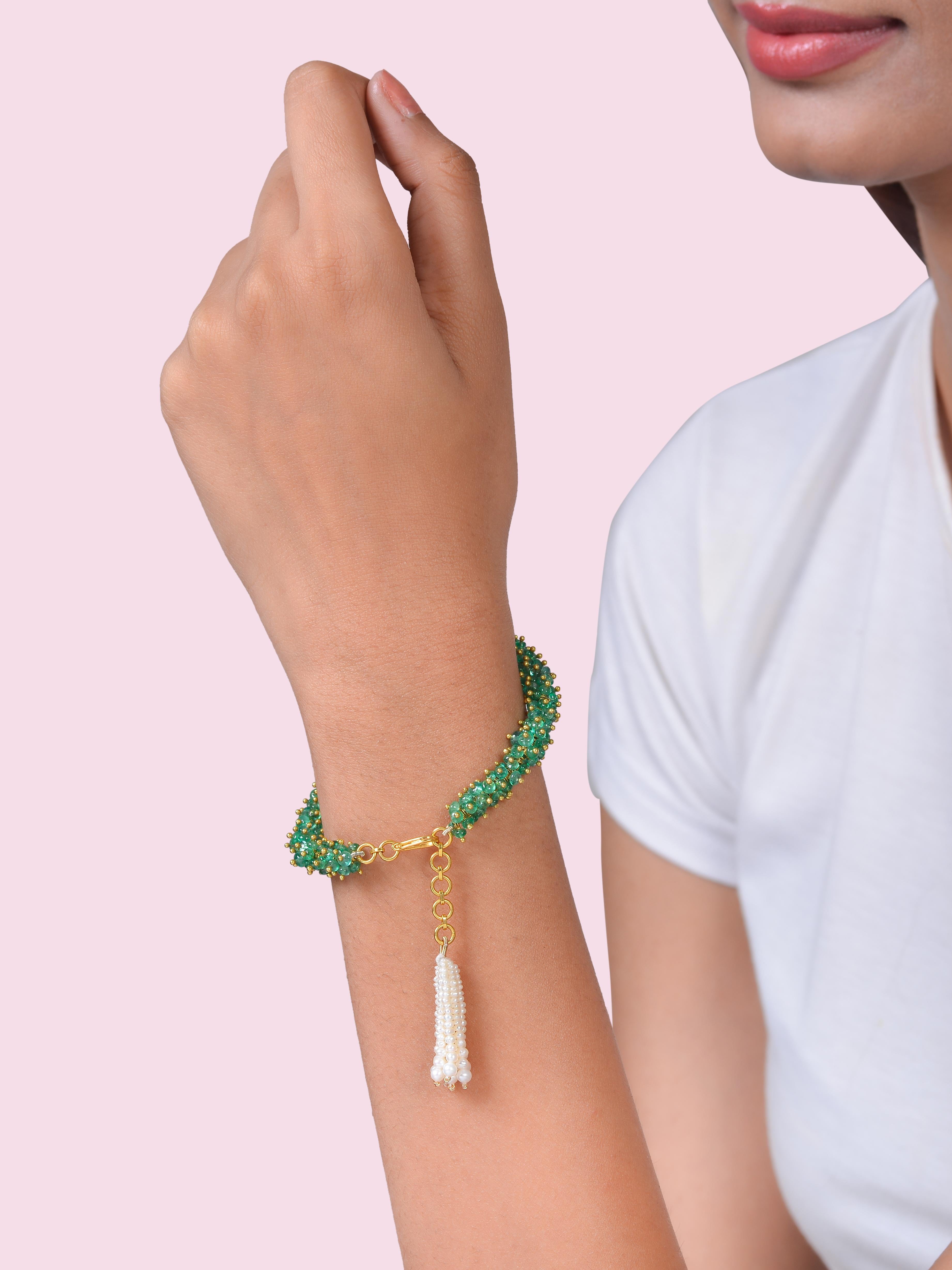 Perlenkette Smaragd Armband Hand Made in 18K Gold mit einer Perlenquaste im Angebot 3
