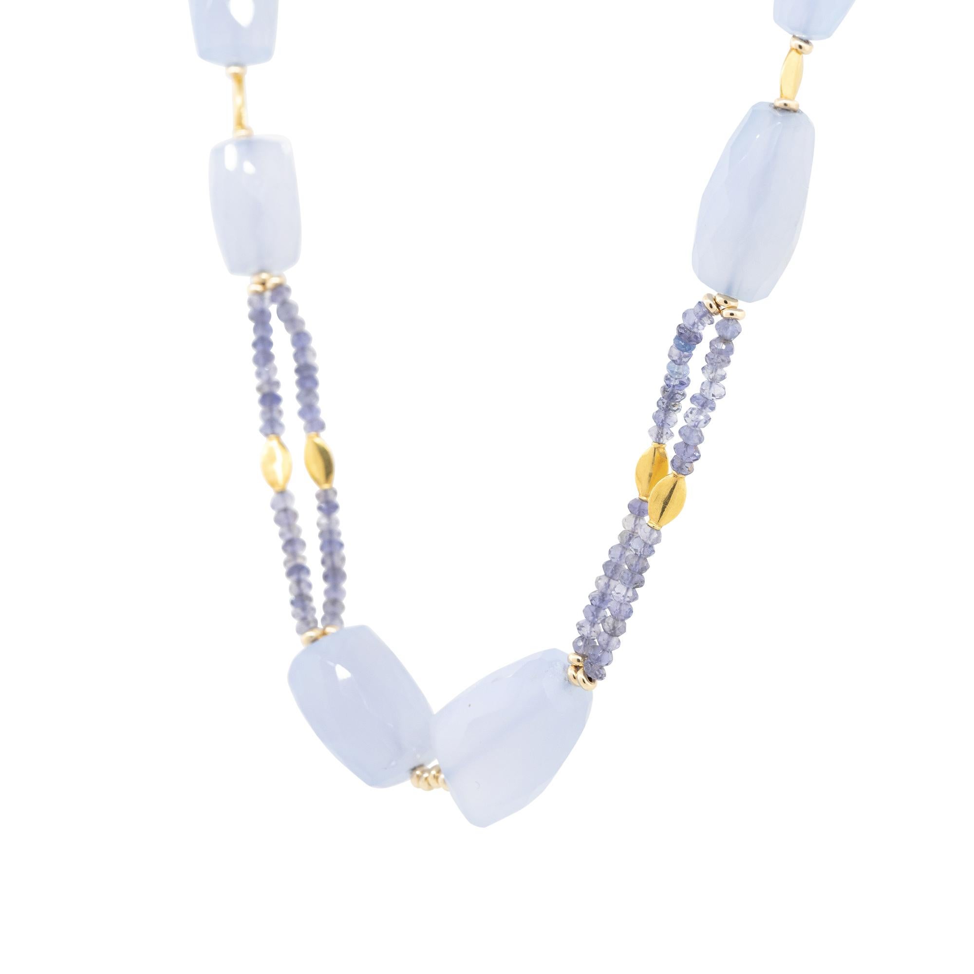 Beaded Chalcedony Gemstone Necklace 18 Karat in Stock In Excellent Condition For Sale In Boca Raton, FL
