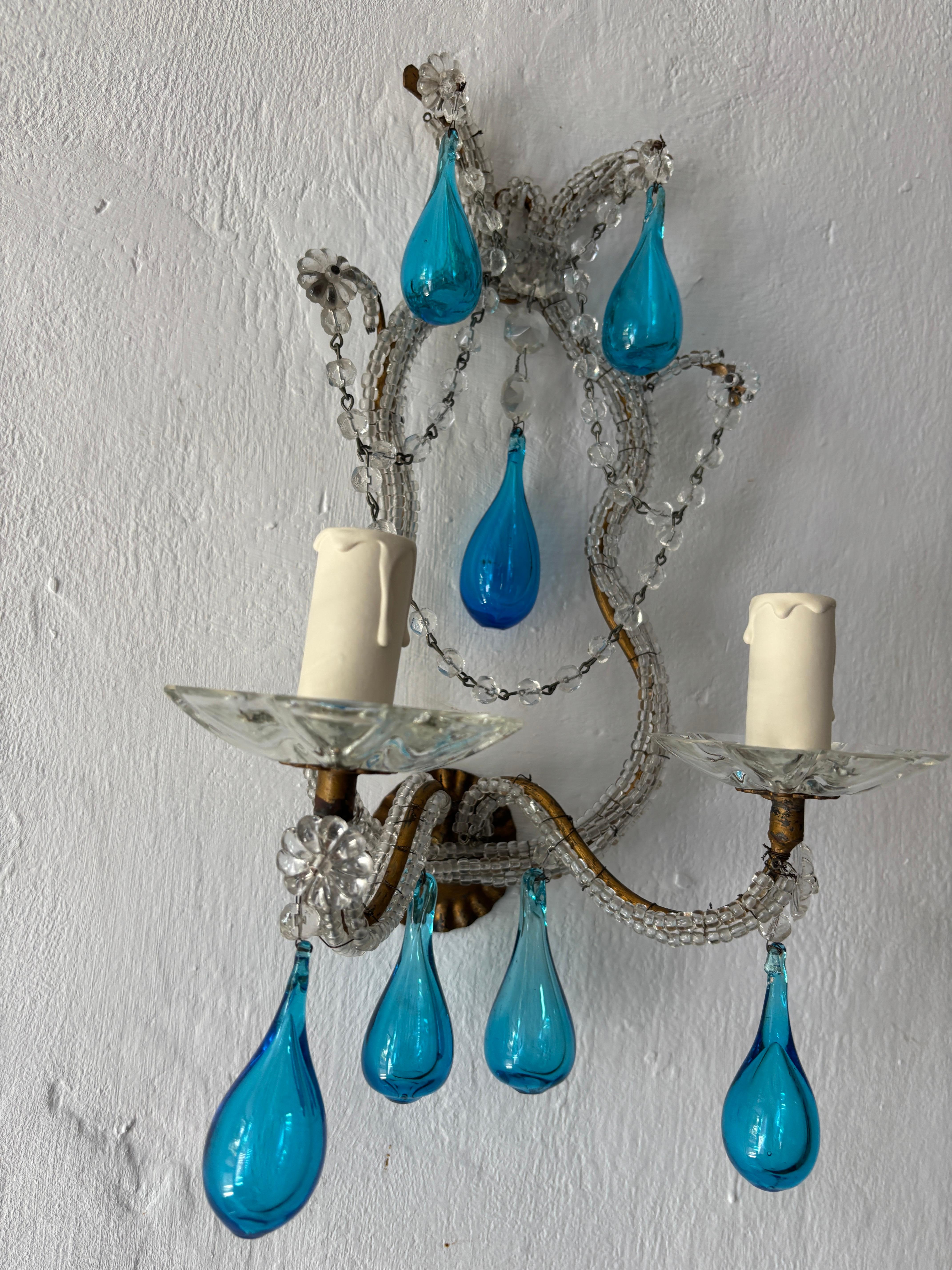 Perline di cristallo con gocce di Murano soffiate a bocca di colore blu acqua, un pezzo unico in vendita 4