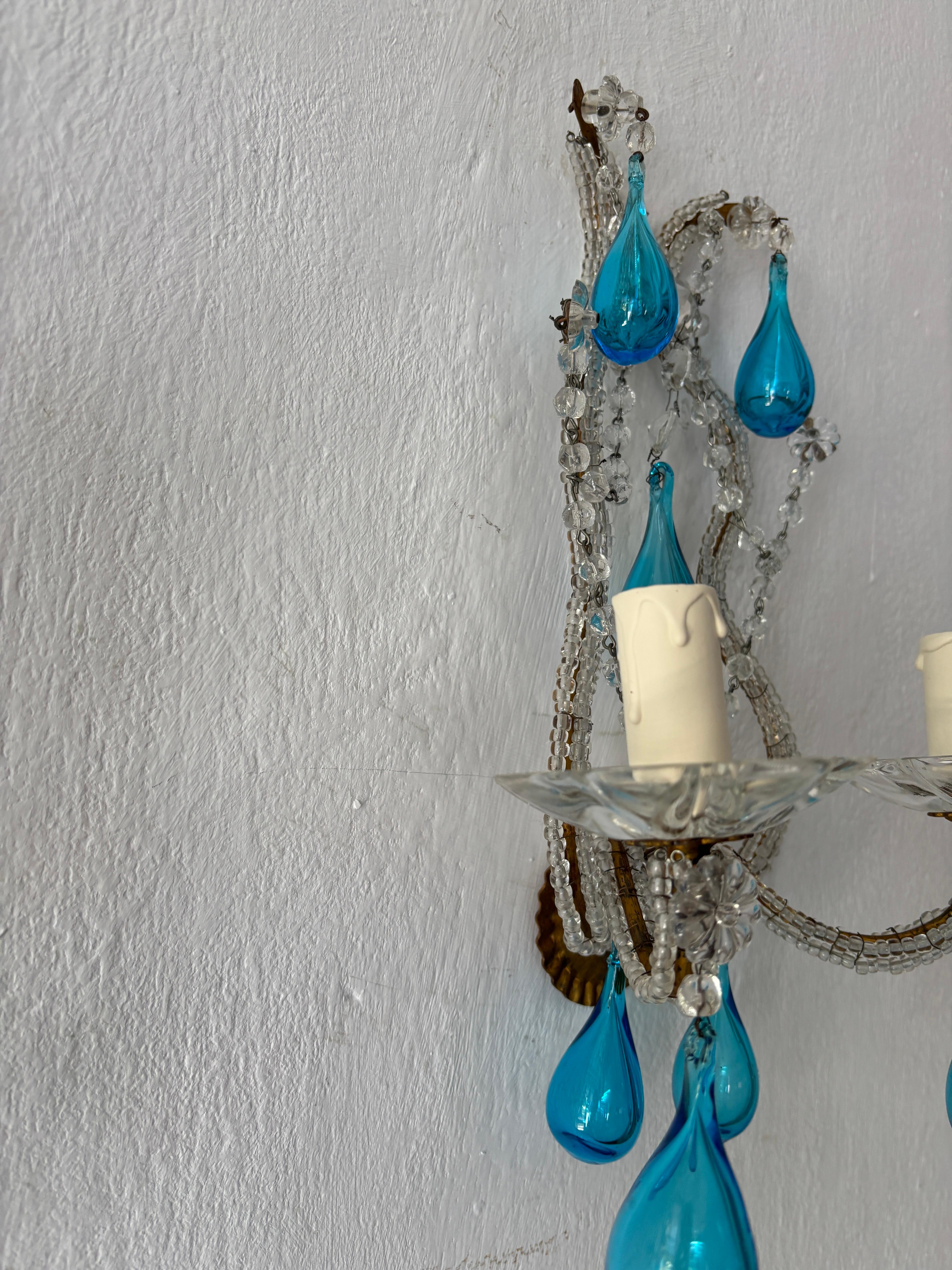 Perline di cristallo con gocce di Murano soffiate a bocca di colore blu acqua, un pezzo unico in vendita 5