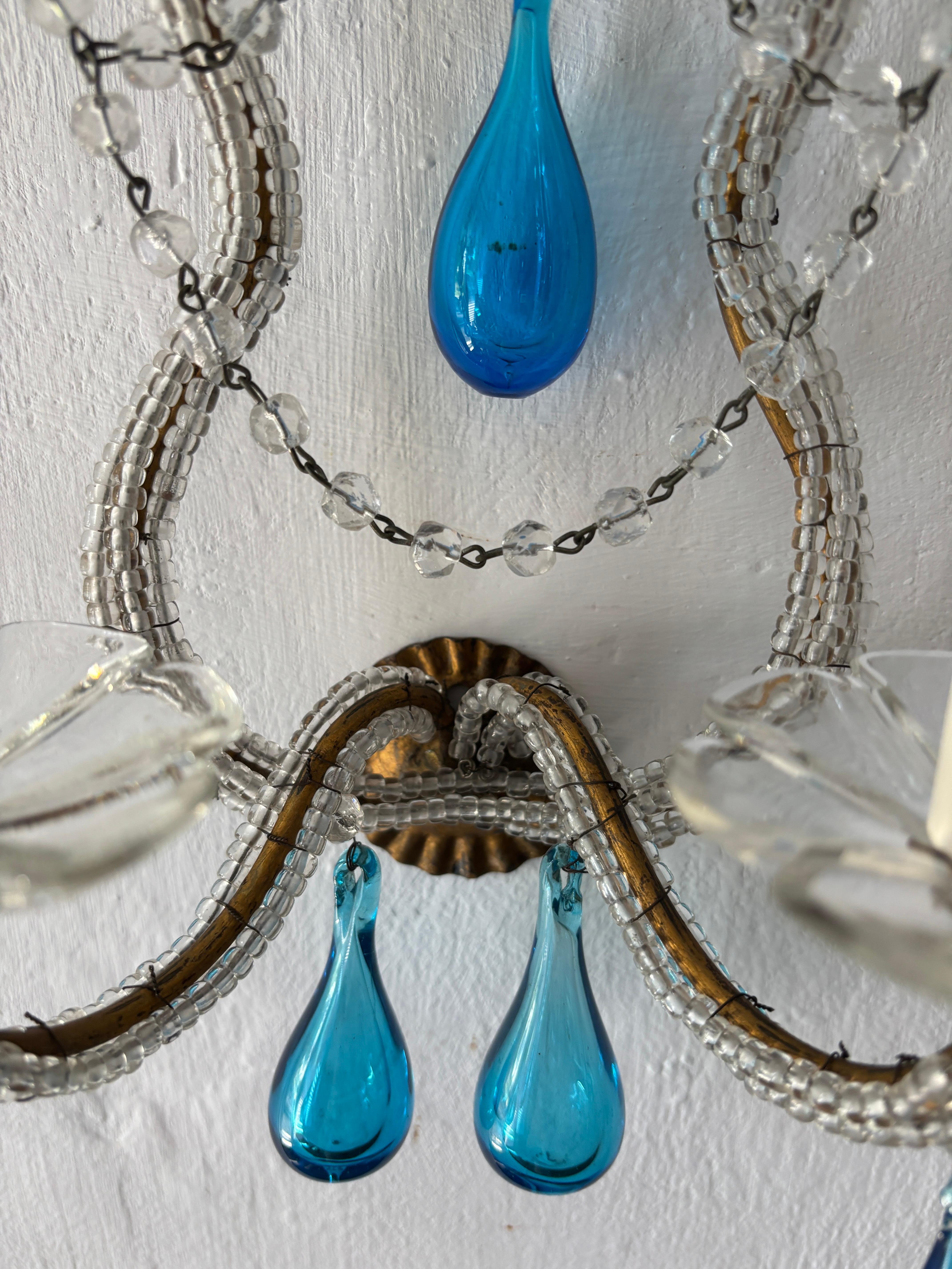 Perline di cristallo con gocce di Murano soffiate a bocca di colore blu acqua, un pezzo unico in vendita 6