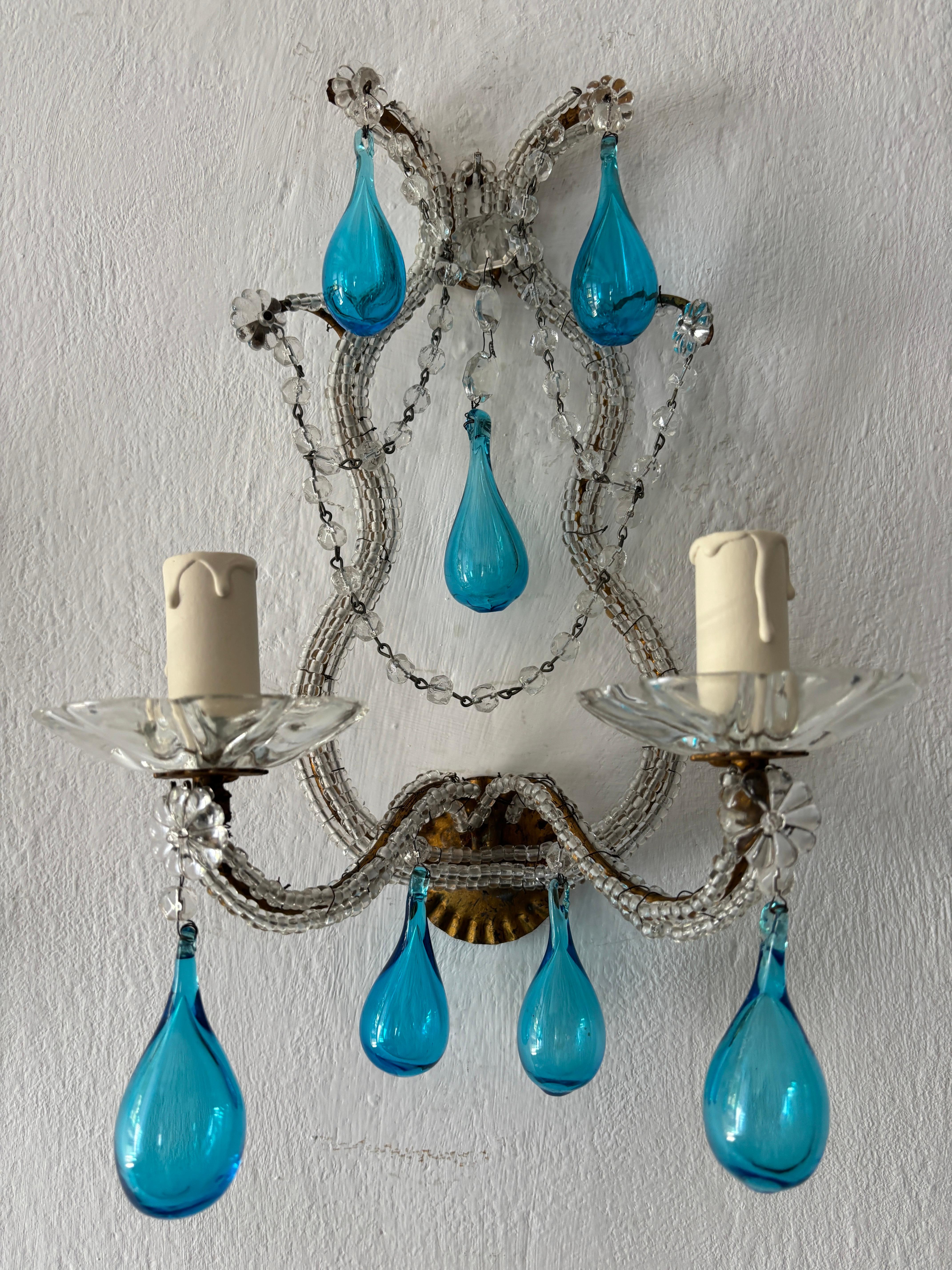 Perline di cristallo con gocce di Murano soffiate a bocca di colore blu acqua, un pezzo unico In condizioni buone in vendita a Firenze, Toscana