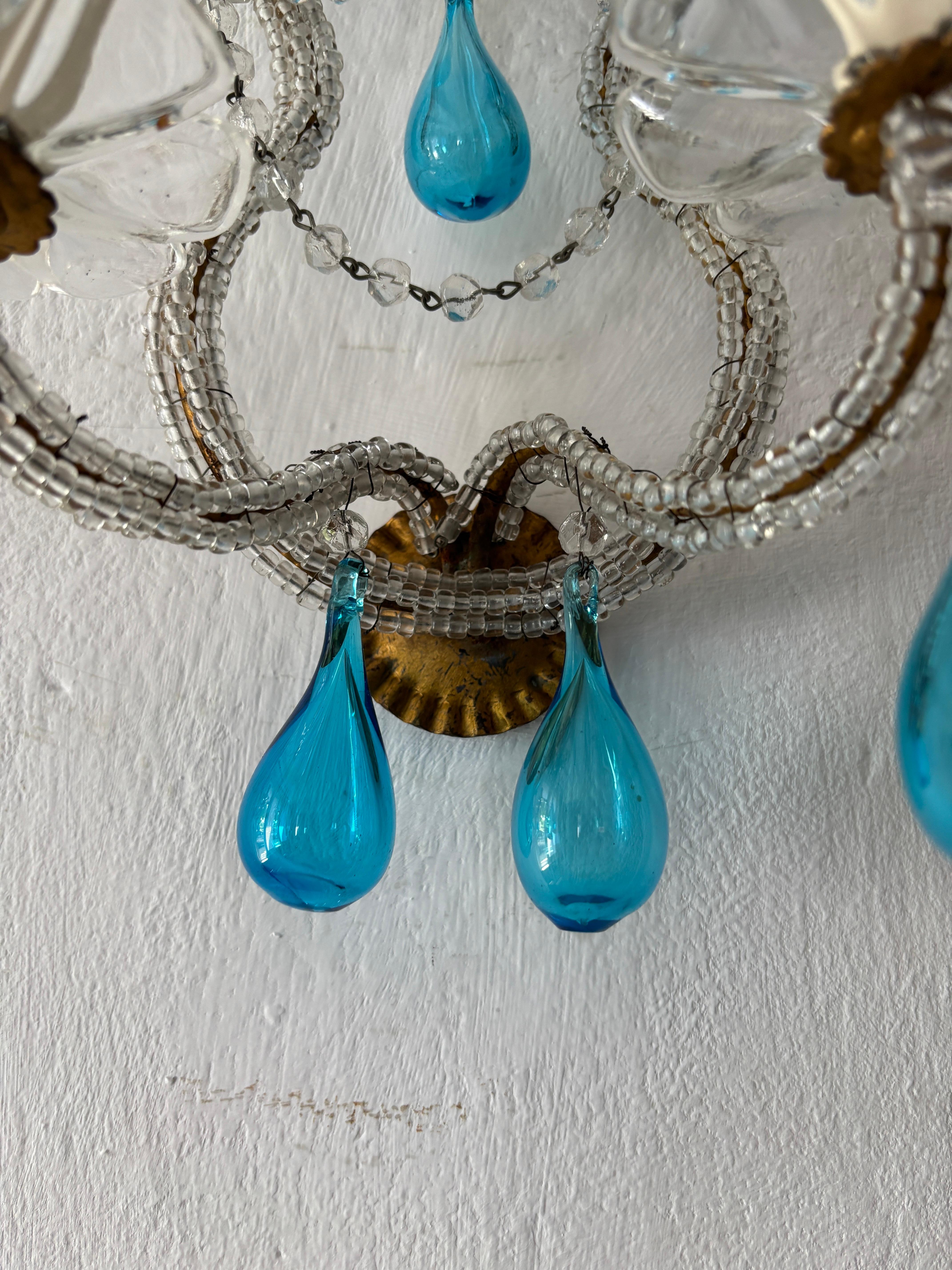 Perline di cristallo con gocce di Murano soffiate a bocca di colore blu acqua, un pezzo unico in vendita 3