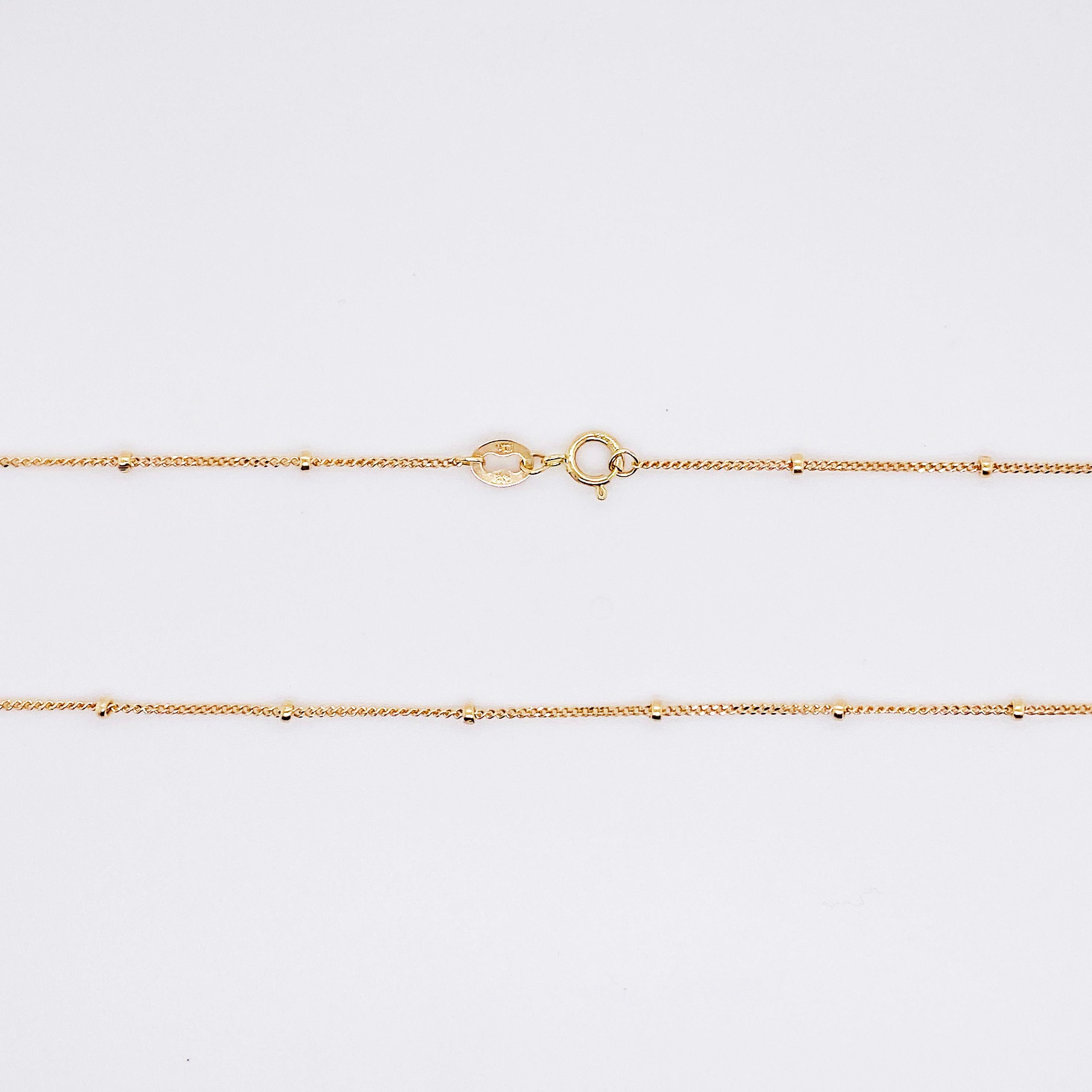 Dies ist unsere meistverkaufte 14-karätige Goldkette, weil sie so vielseitig ist und allein oder mit anderen Ketten getragen werden kann.  Jeder Zentimeter ist mit einer goldenen Perle versehen und die Kette dazwischen ist ein haltbares Kabel.  Die