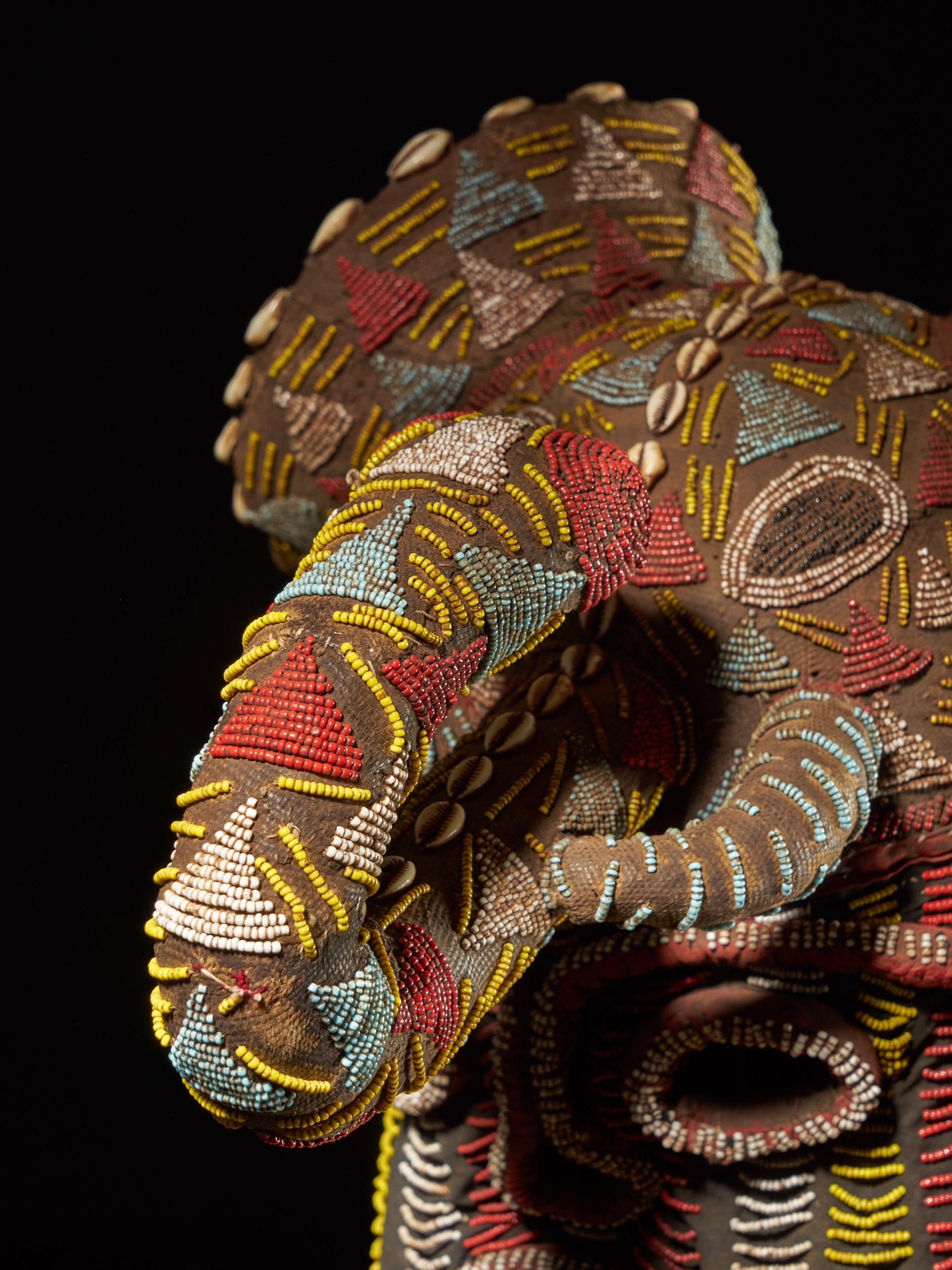 Vetro Beaded Elephant Mask, Grassland People, Cameroon in vendita