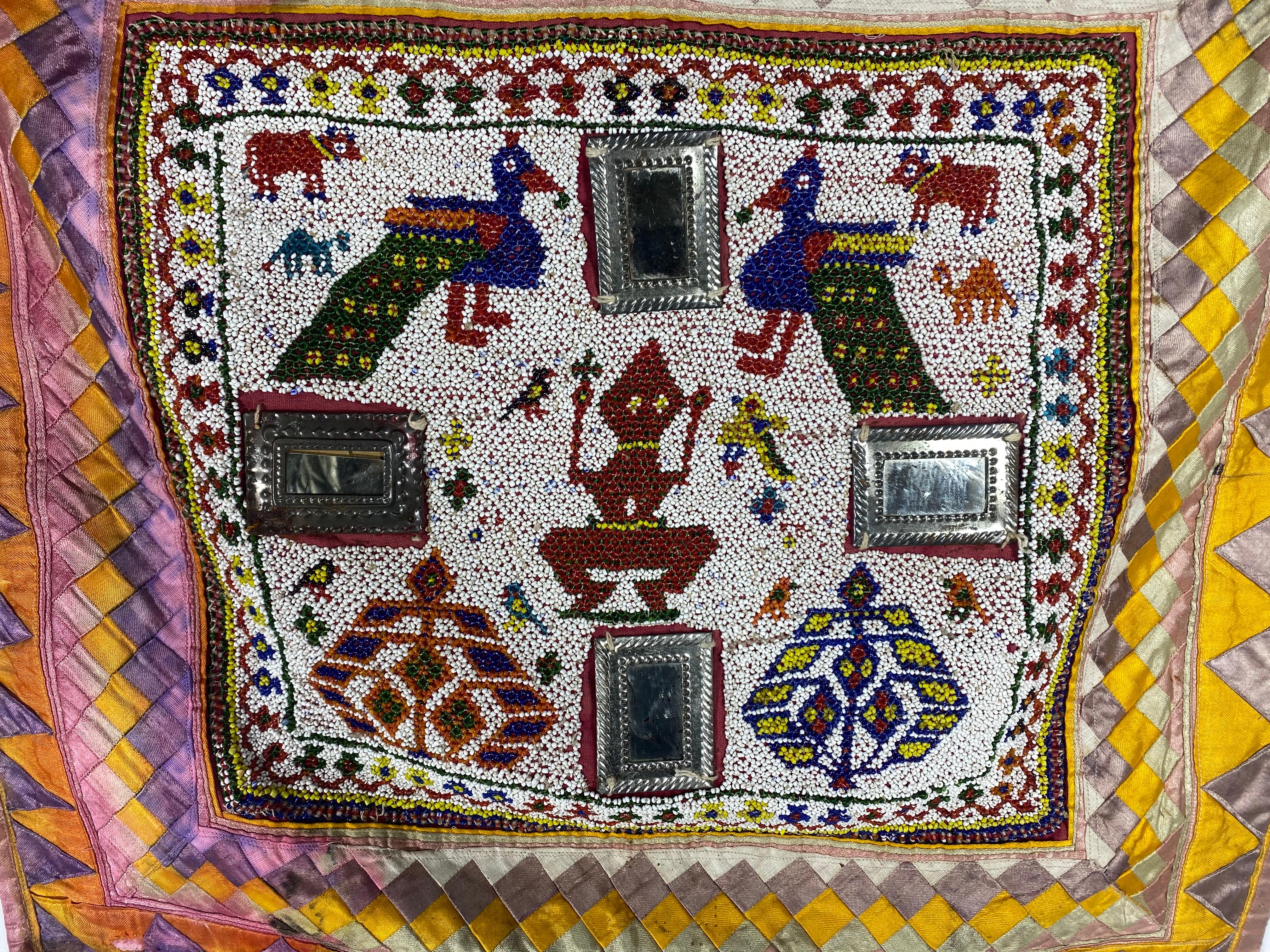 Perlé / brodé à la main  Tissu Chakla Gujarat Saurashta Textile de l'Inde en vente 1