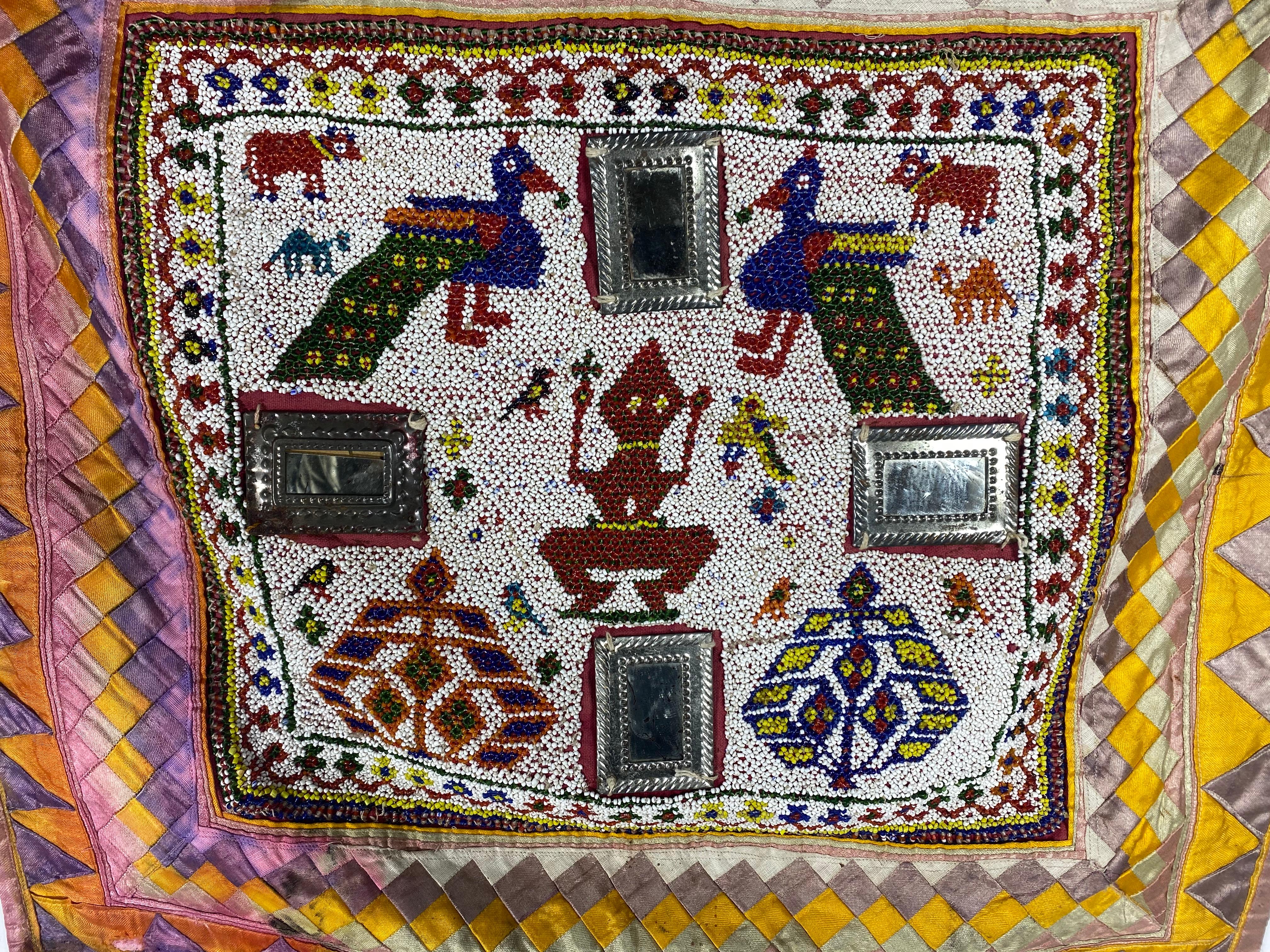 Perlen / handbestickt  Chakla-Stoff Gujarat Saurashta Textil aus Indien (Wolle) im Angebot