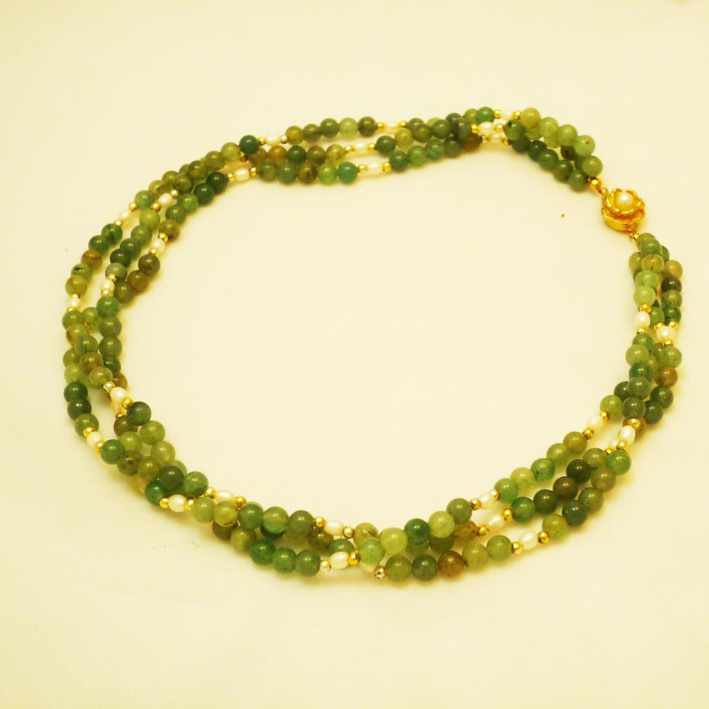 Beaded Jade necklace, three rows, 1950s In Good Condition In Berlin, DE