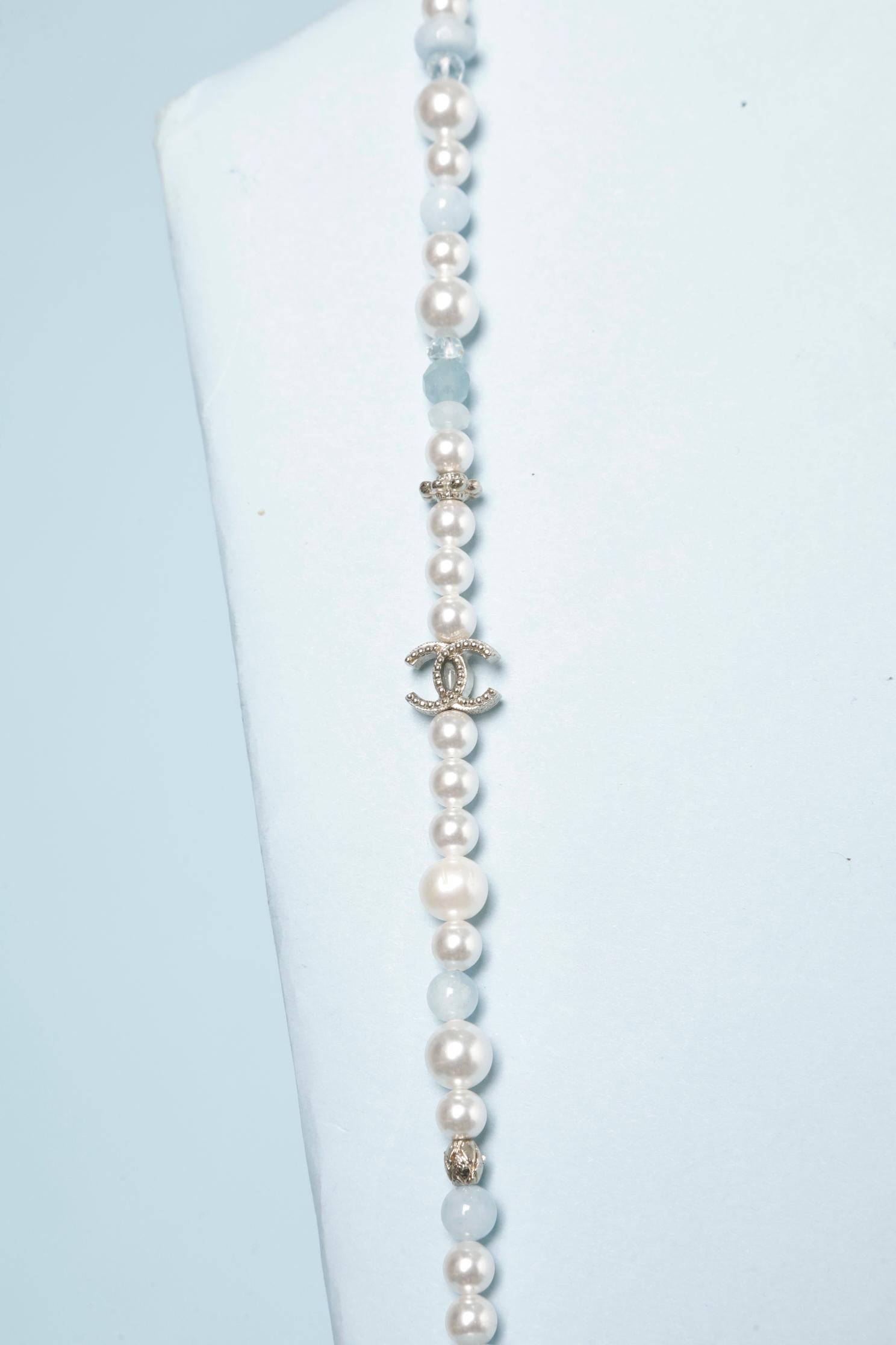 Long neckless with pearls and silver beads 