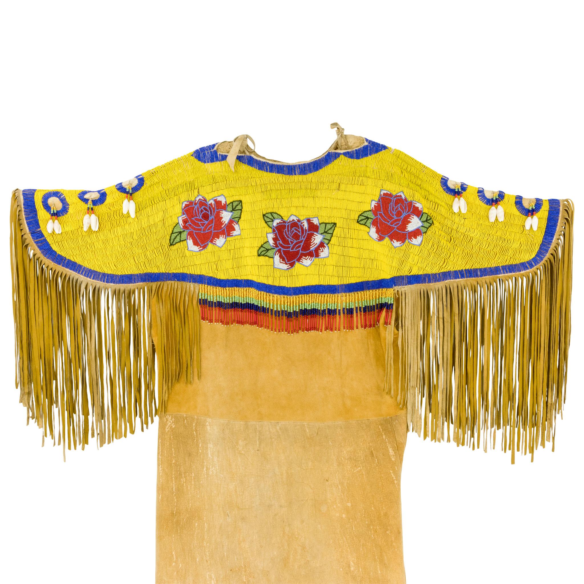 Con perline Vestito Yakima da nativo americano con perline in vendita