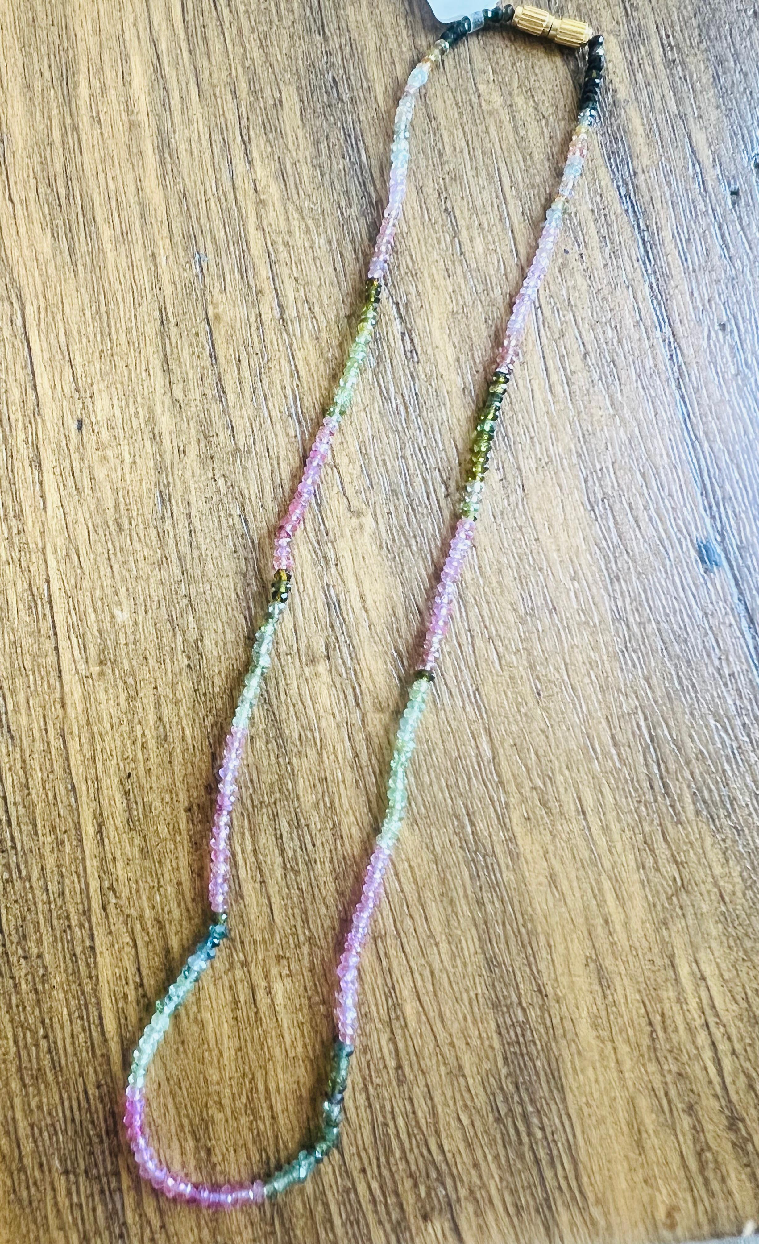 Collana con perline in tormalina naturale e oro 18 carati In condizioni Nuovo in vendita a Los Angeles, CA