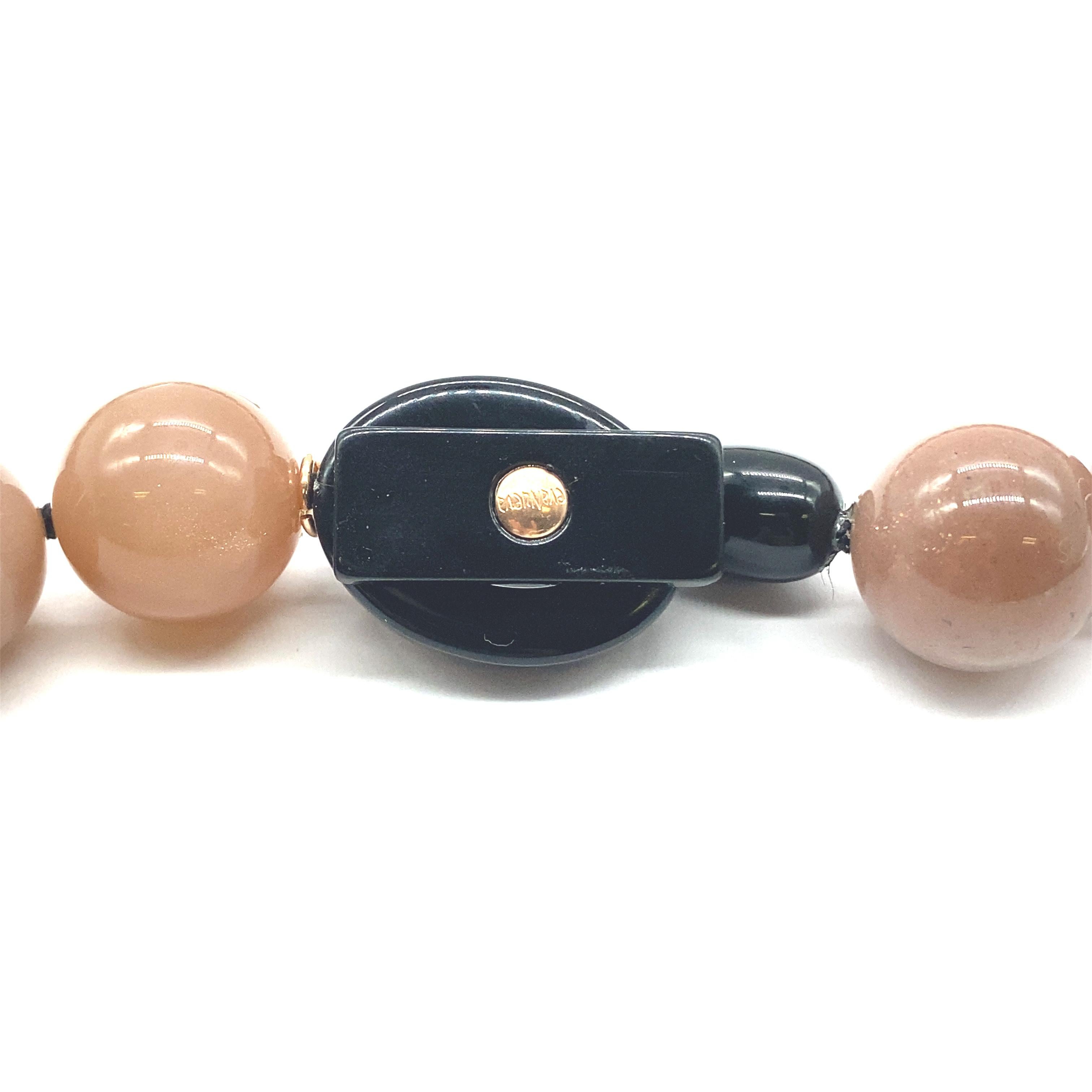 Colliers de perles avec pierre de lune pêche, or et bakélite Neuf - En vente à Vannes, FR