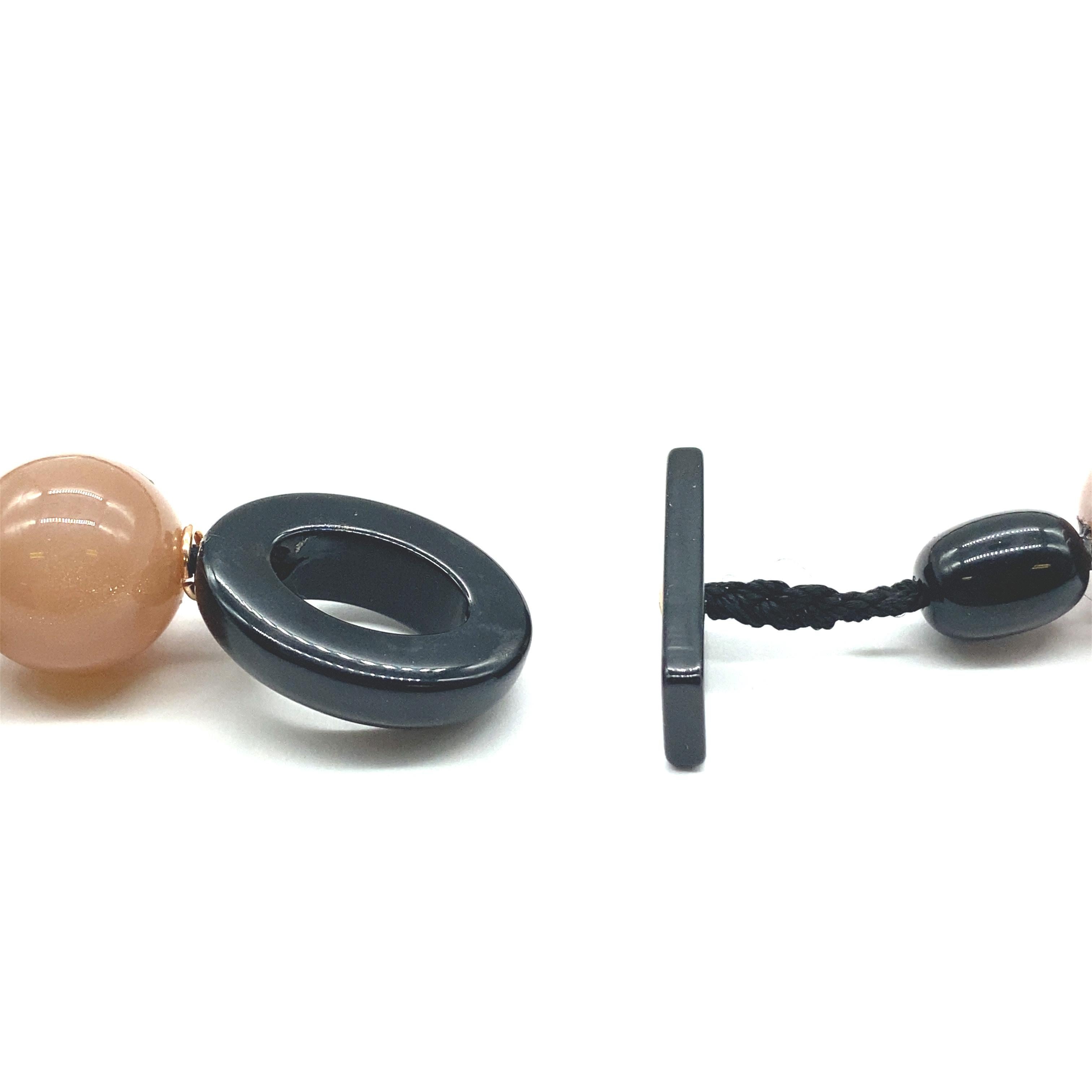 Colliers de perles avec pierre de lune pêche, or et bakélite Pour femmes en vente