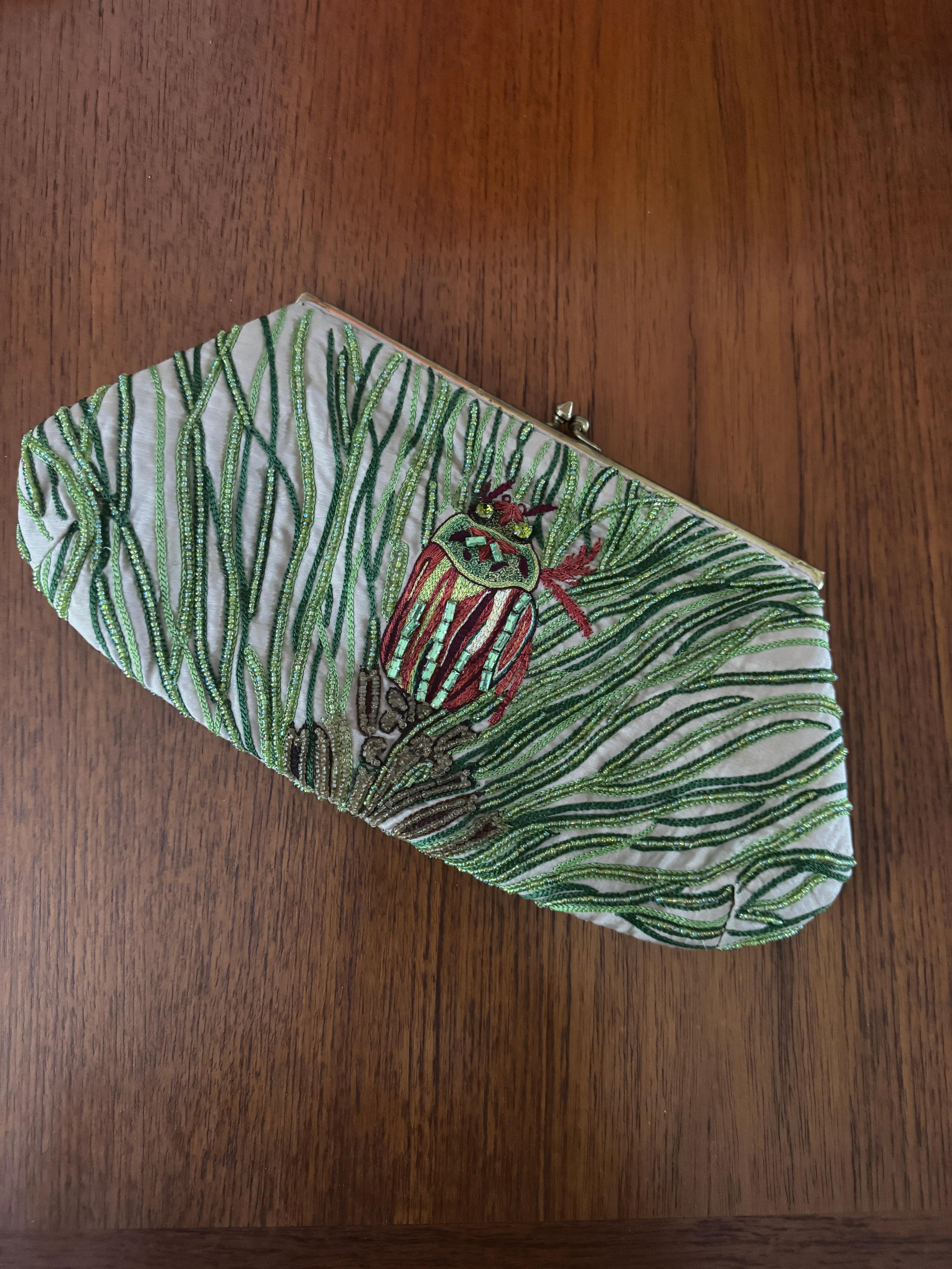 Pochette à main en soie vert perlée d'inspiration Art déco en vente 7