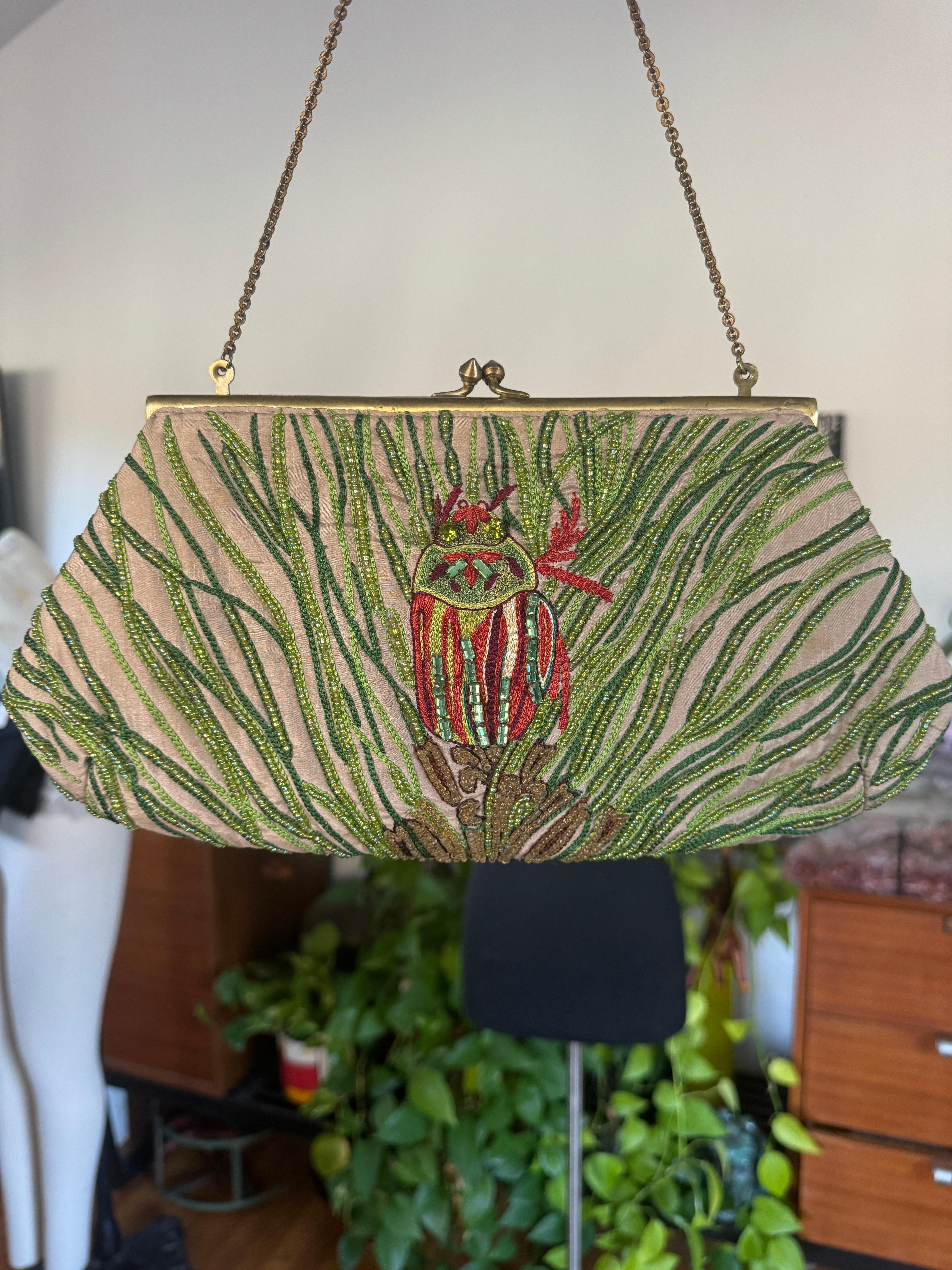 Pochette à main en soie vert perlée d'inspiration Art déco en vente 9