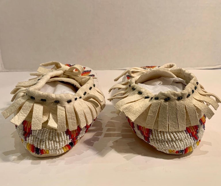 Beaded Paiute Native American Indian Handmade Work of Art Moccasins In Good Condition For Sale In Tustin, CA