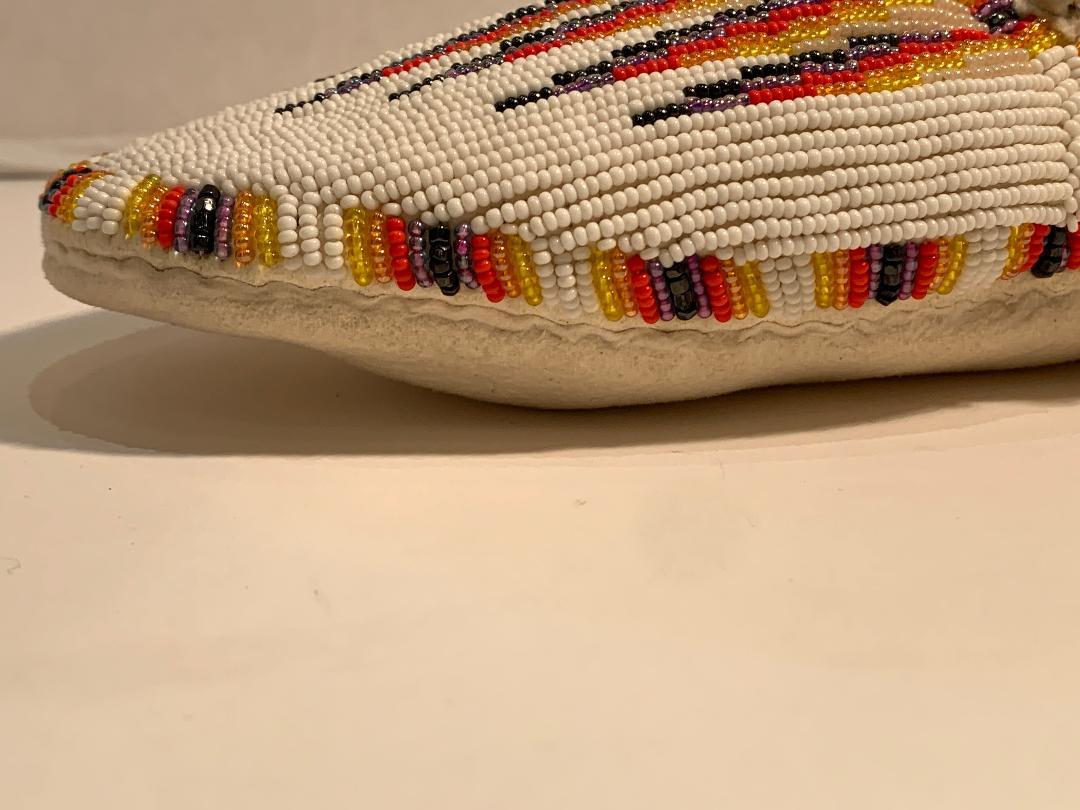 Beaded Paiute Native American Indian Handmade Work of Art Moccasins In Good Condition For Sale In Tustin, CA