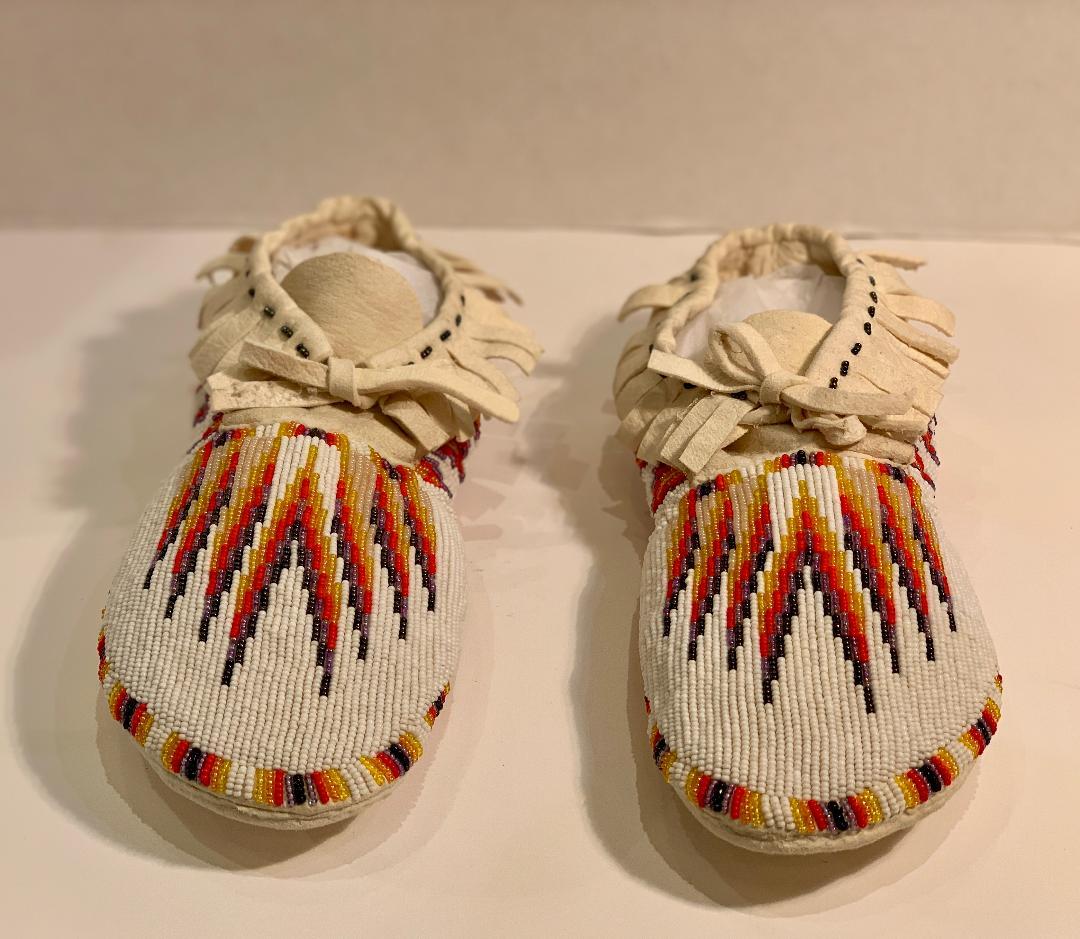 Animal Skin Beaded Paiute Native American Indian Handmade Work of Art Moccasins For Sale