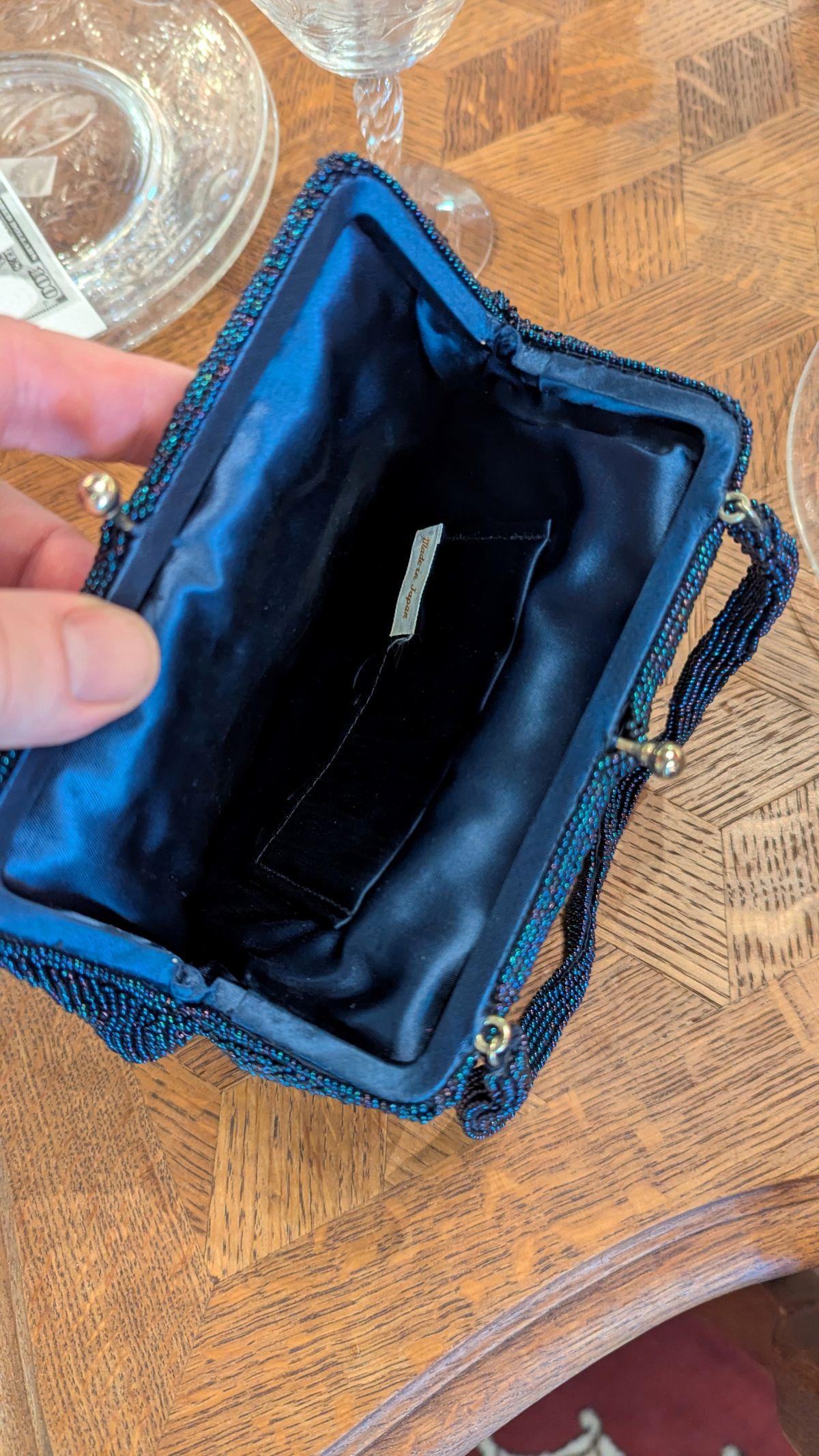Handtasche mit Perlen im Zustand „Hervorragend“ im Angebot in Pueblo, CO