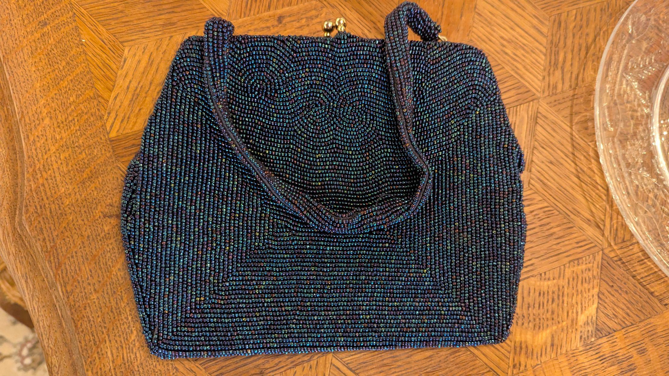 Handtasche mit Perlen (Mitte des 20. Jahrhunderts) im Angebot