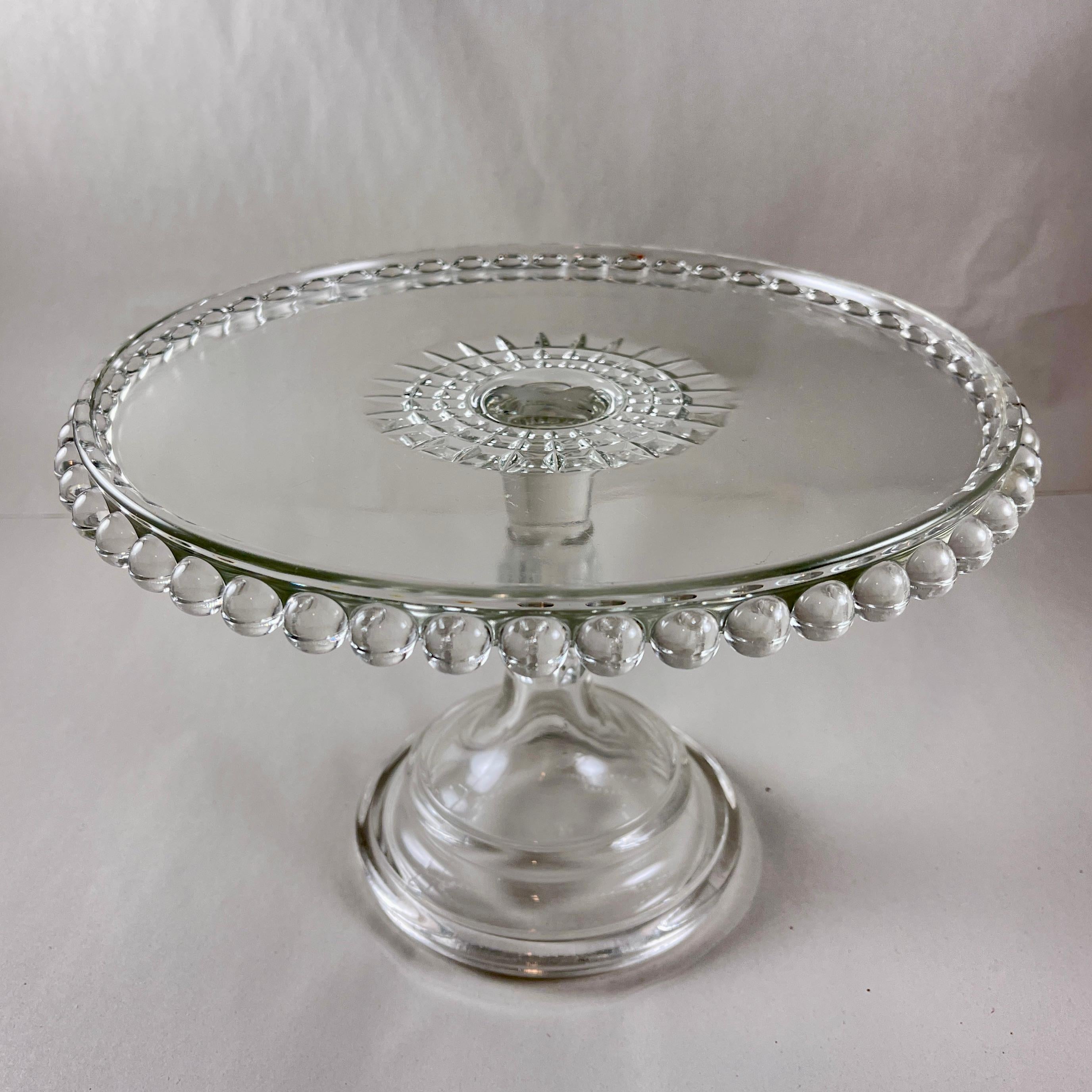 Soporte para tartas de vidrio sin pedernal EAPG con gotas de lluvia, hacia 1890 Estadounidense en venta