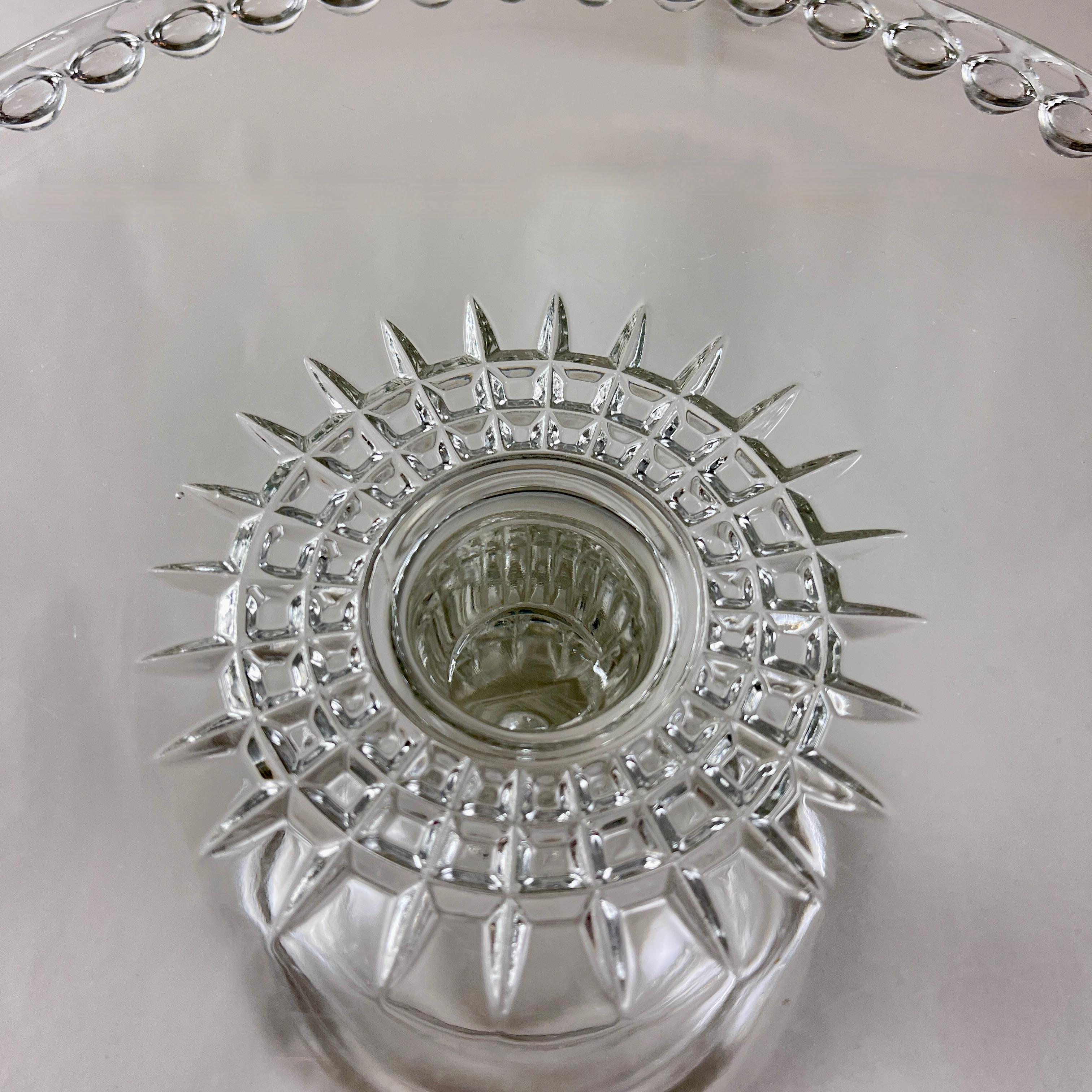 Soporte para tartas de vidrio sin pedernal EAPG con gotas de lluvia, hacia 1890 Moldeado en venta