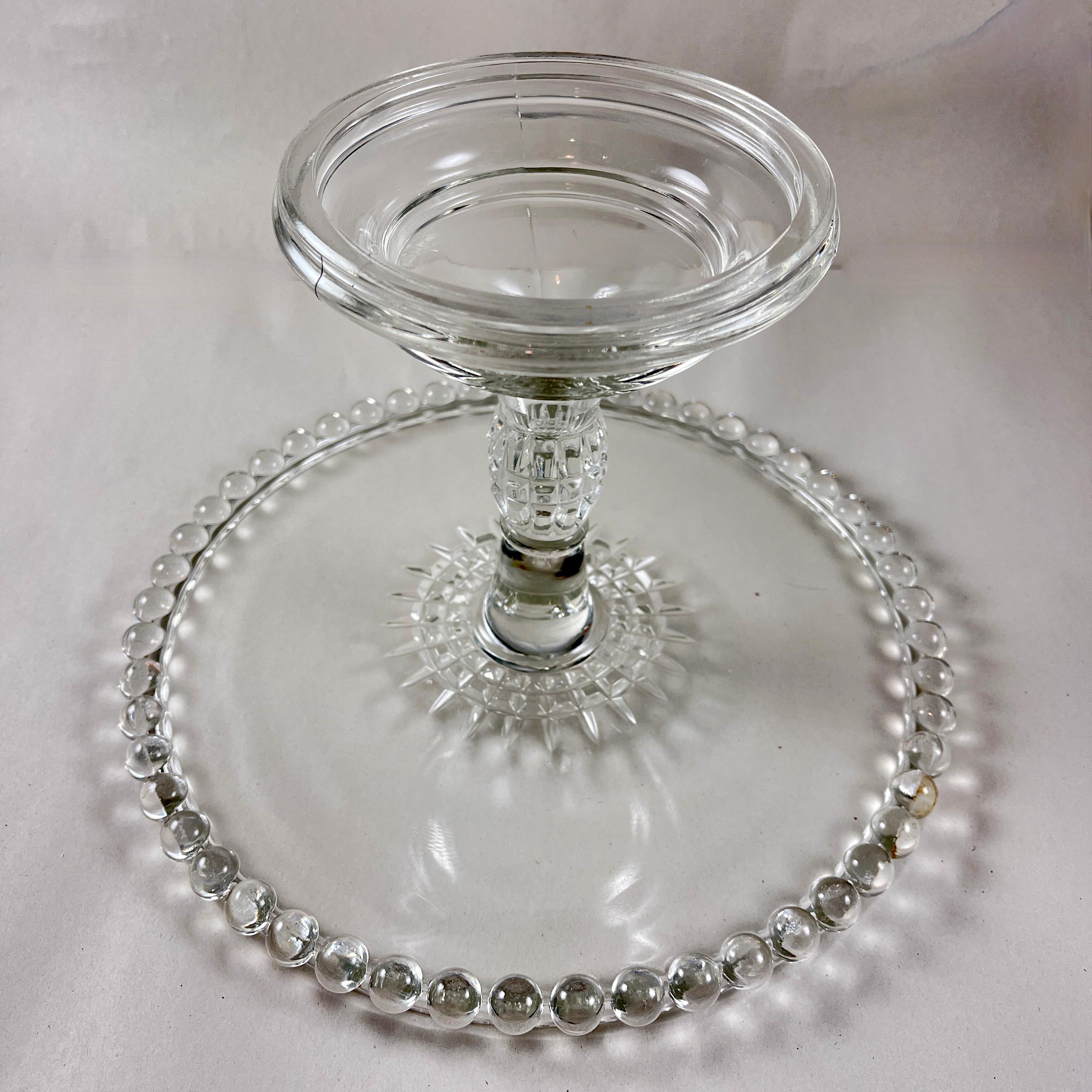 Soporte para tartas de vidrio sin pedernal EAPG con gotas de lluvia, hacia 1890 Fines del siglo XIX en venta