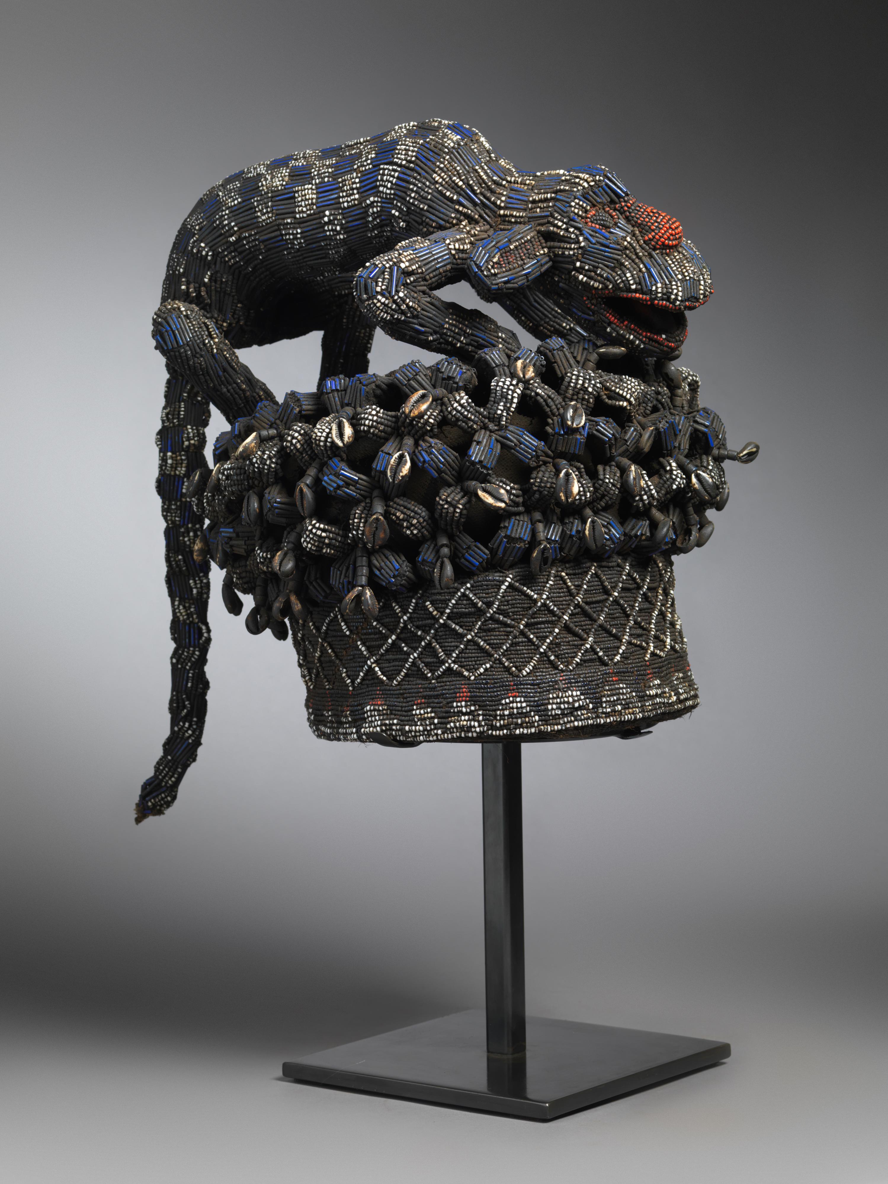 Beaded Royal Headress with Leopard Figure, Bamileke People, Cameroon In Good Condition For Sale In Leuven , BE