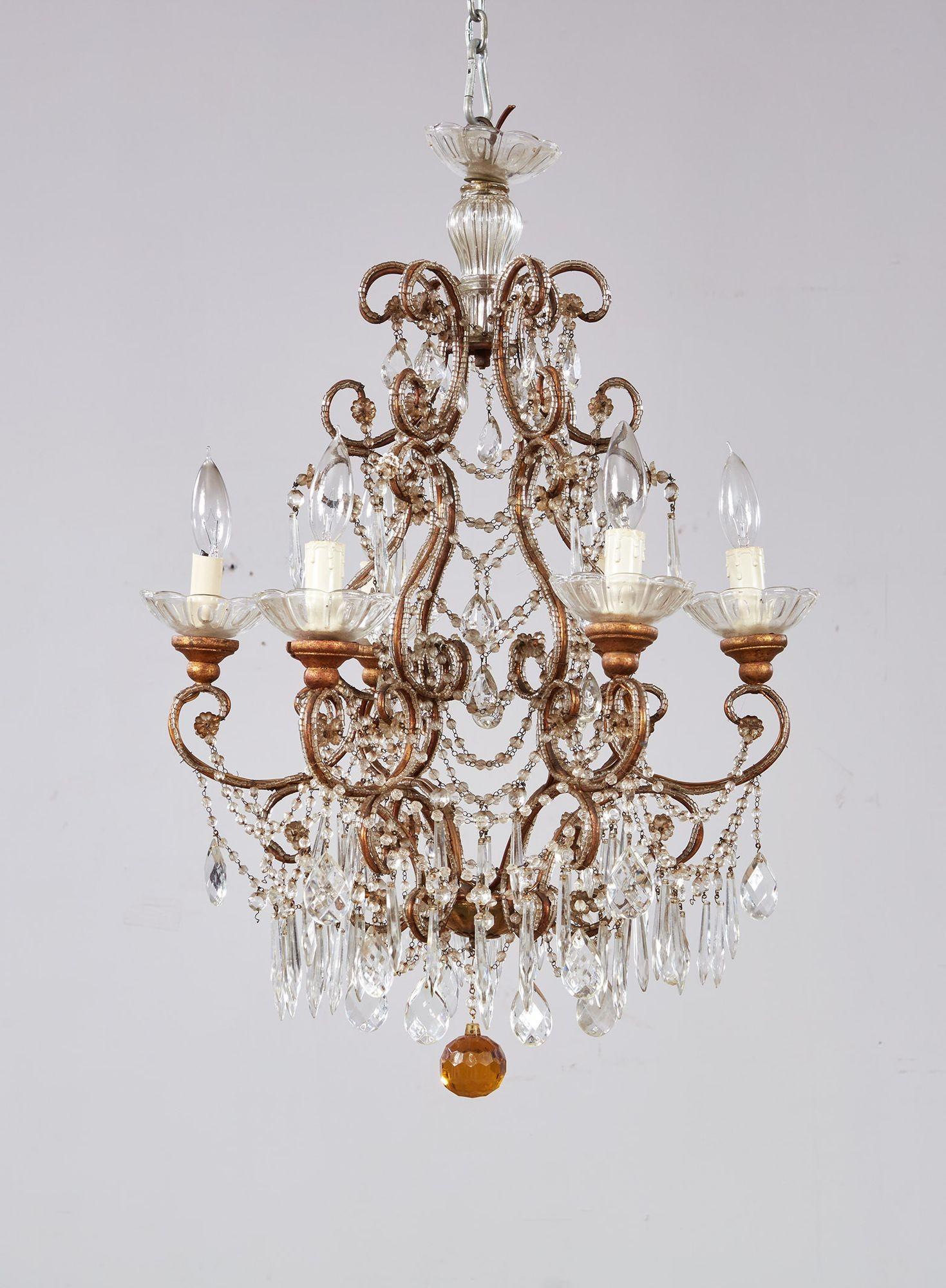 Lampadario con volute di perline in vendita 2
