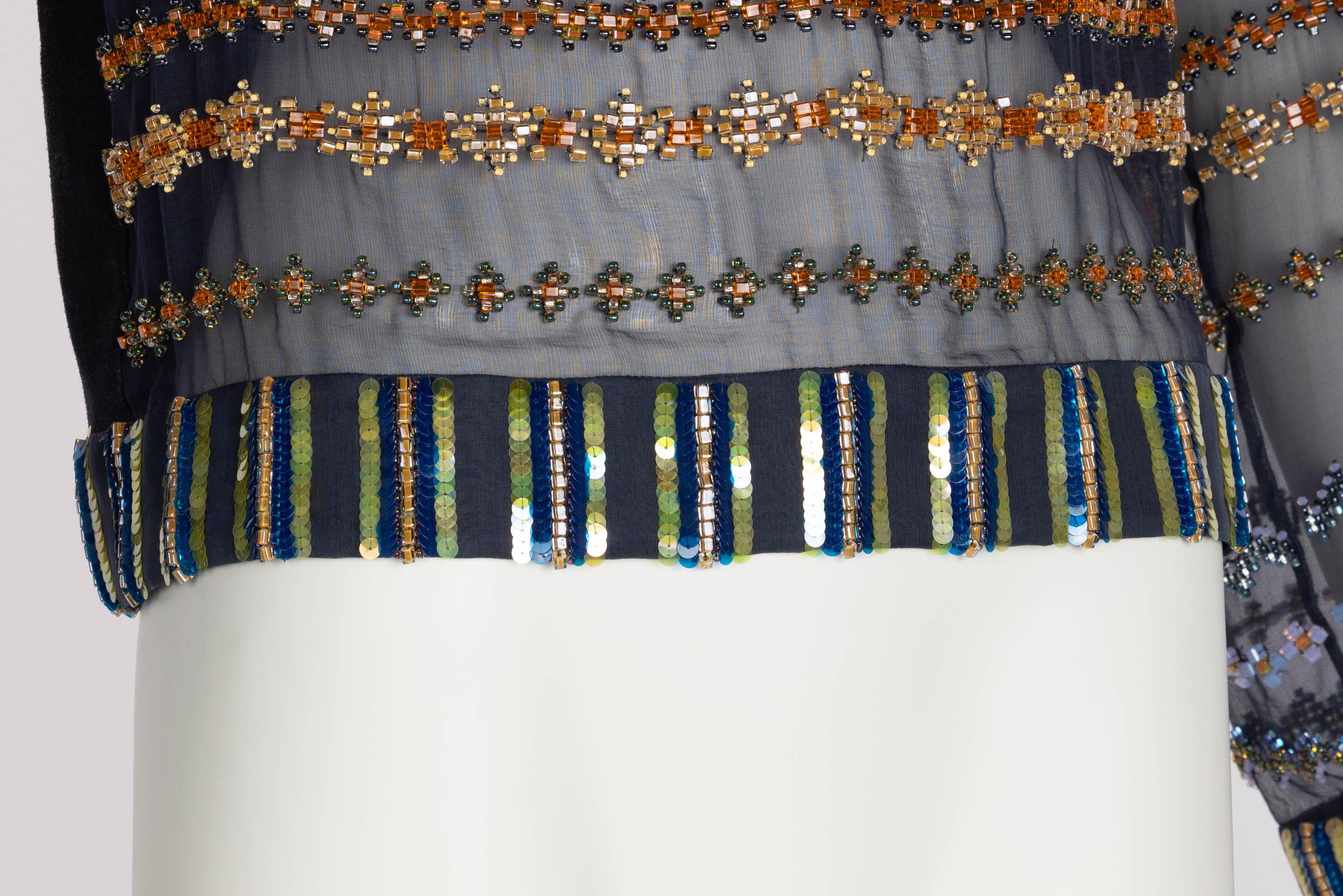  Top Chanel Mtiers dArt en soie et cuir à perles et sequins en V profond, 2013 en vente 8