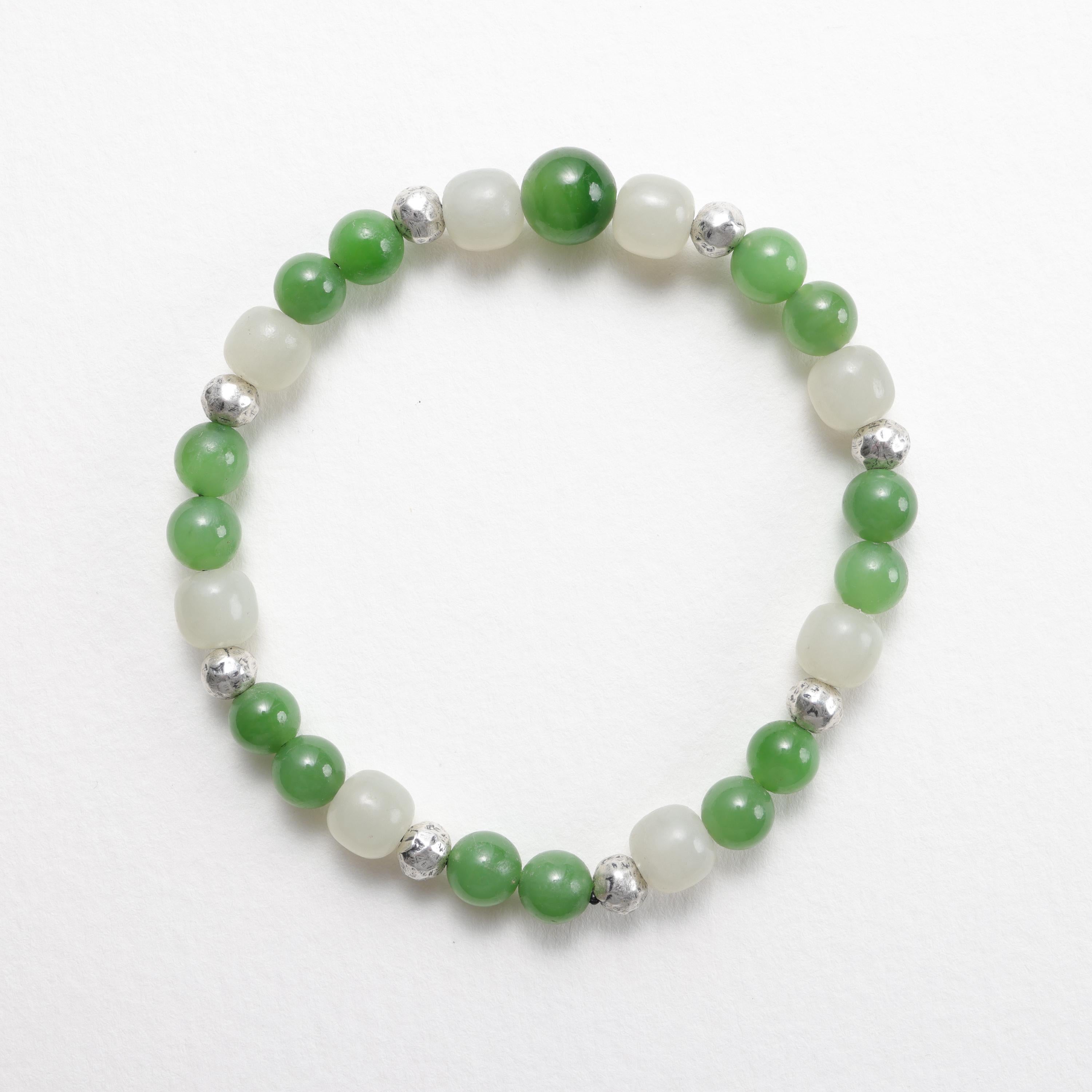 Questo splendido bracciale elastico con perline di 7 ¾