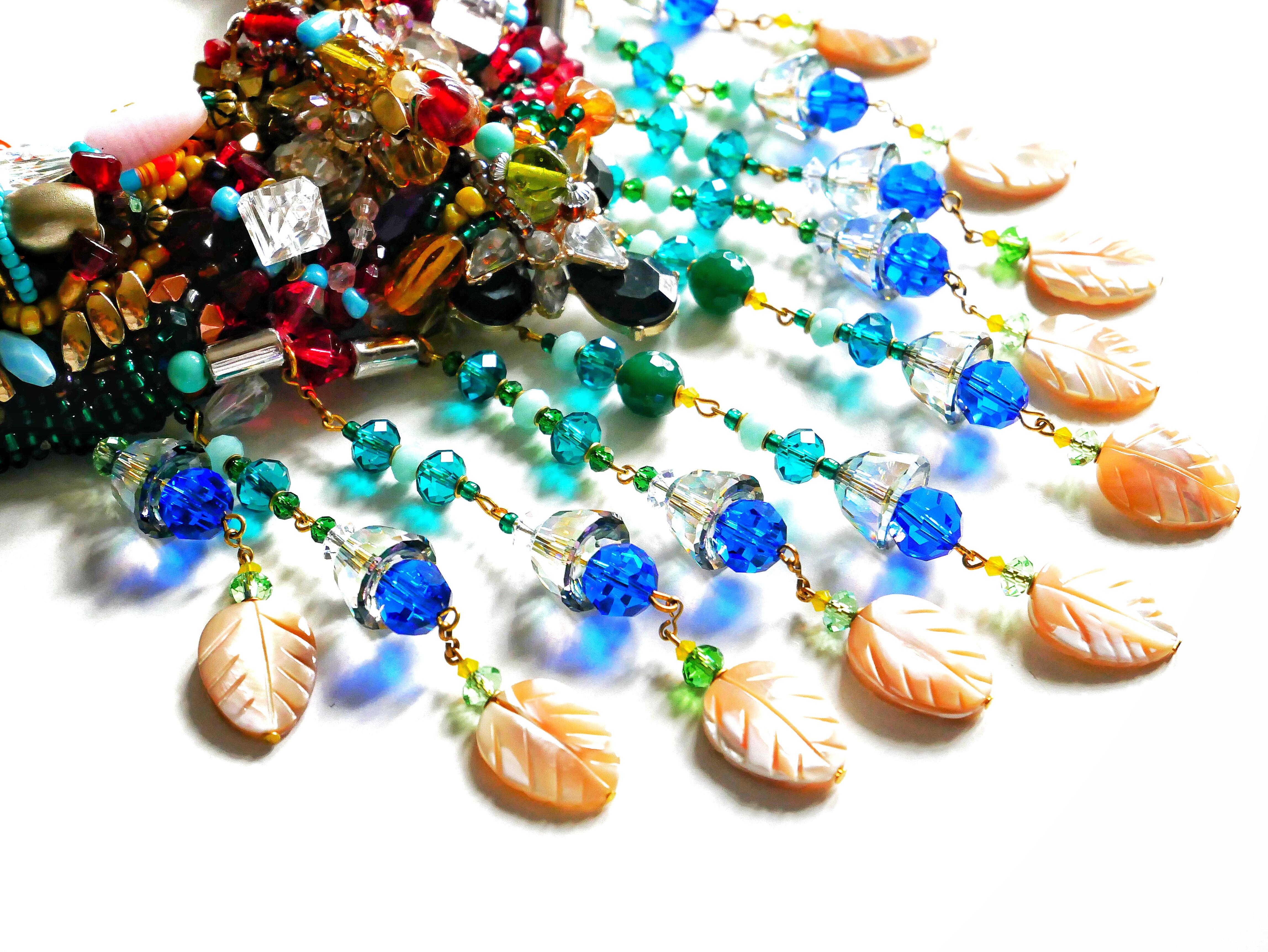 Artiste Collier d'affirmation en forme de goutte avec pampilles en nacre et perles Swarovski en vente