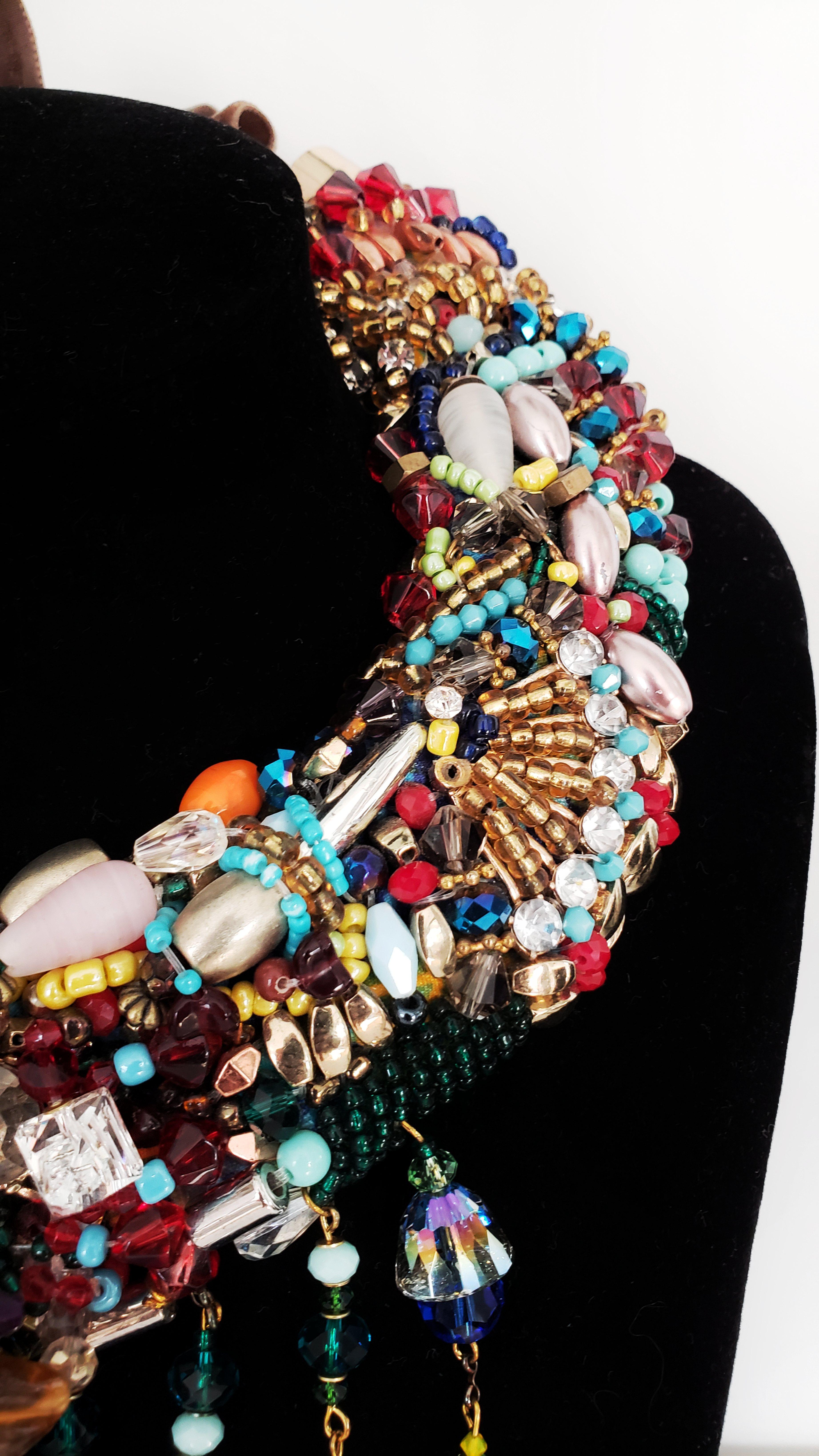 Perlenbesetzte Swarovski-verzierung Perlmutt Quaste Tropfen Statement-Halskette Damen im Angebot