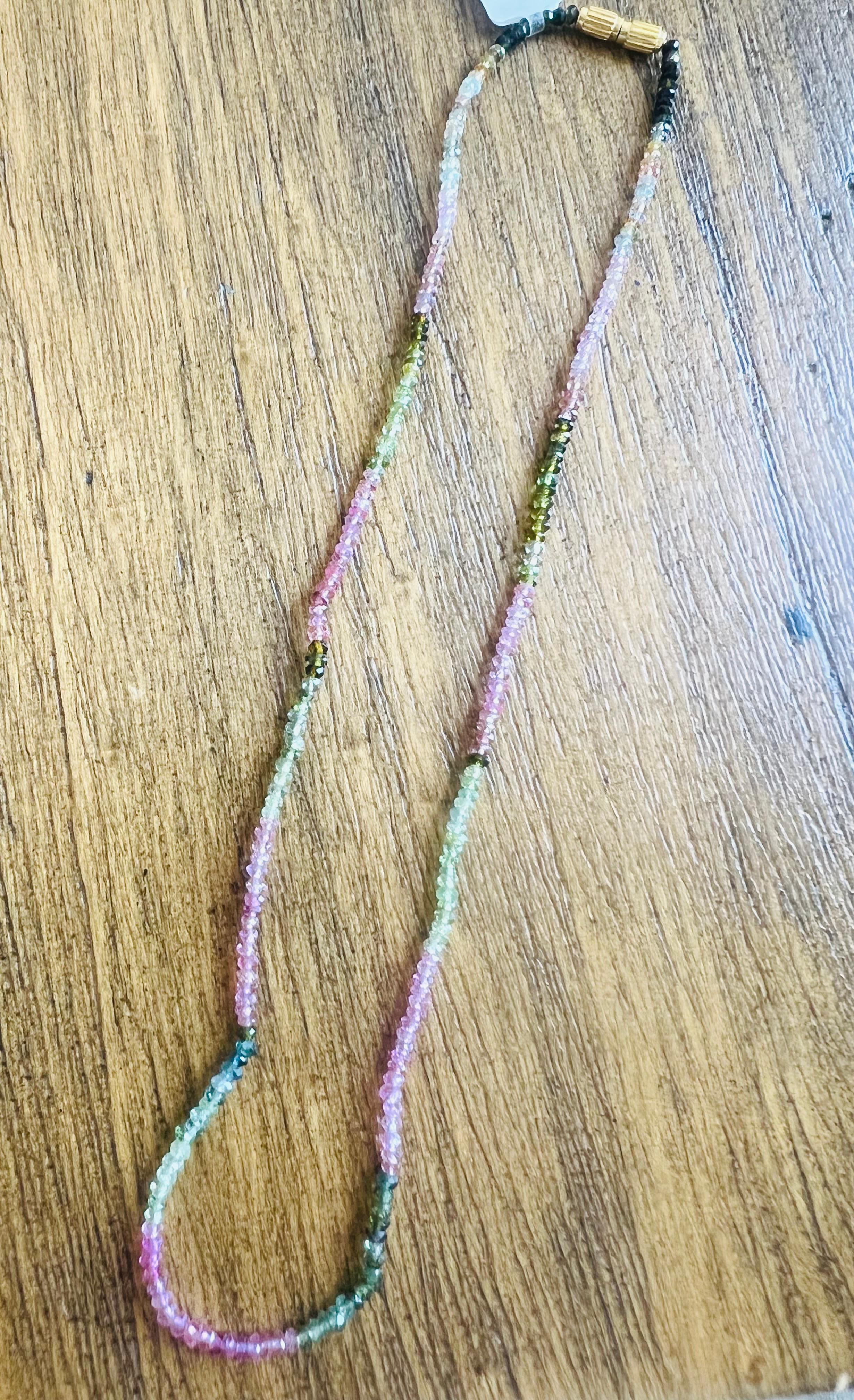 Collana in perline con tormalina in oro 18 carati In condizioni Nuovo in vendita a Los Angeles, CA